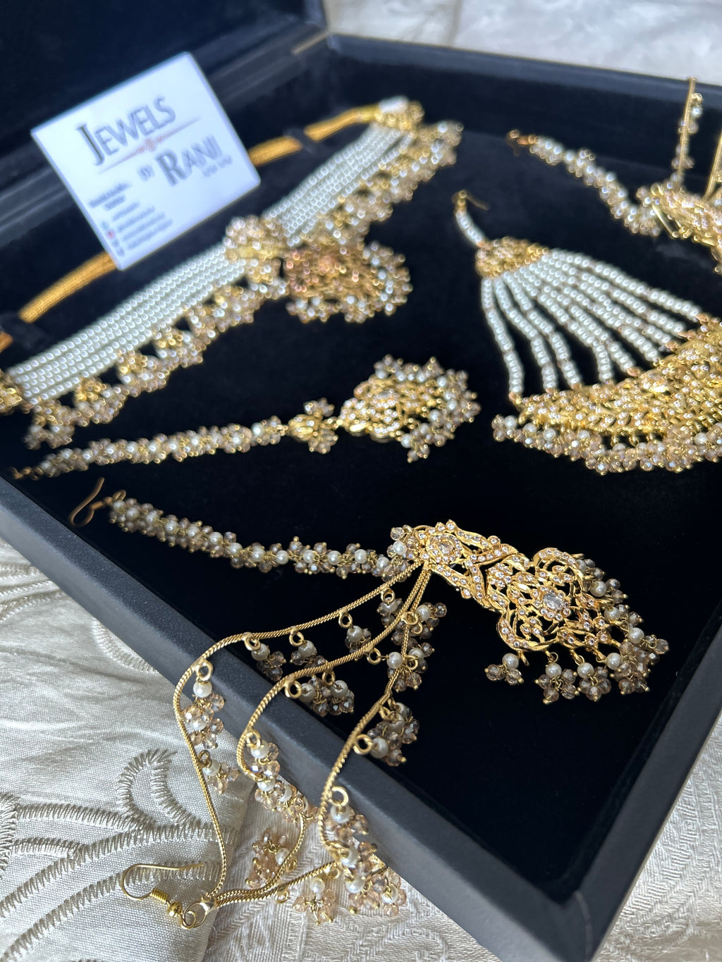 Beautiful Gold and White Choker | Vintage Collection