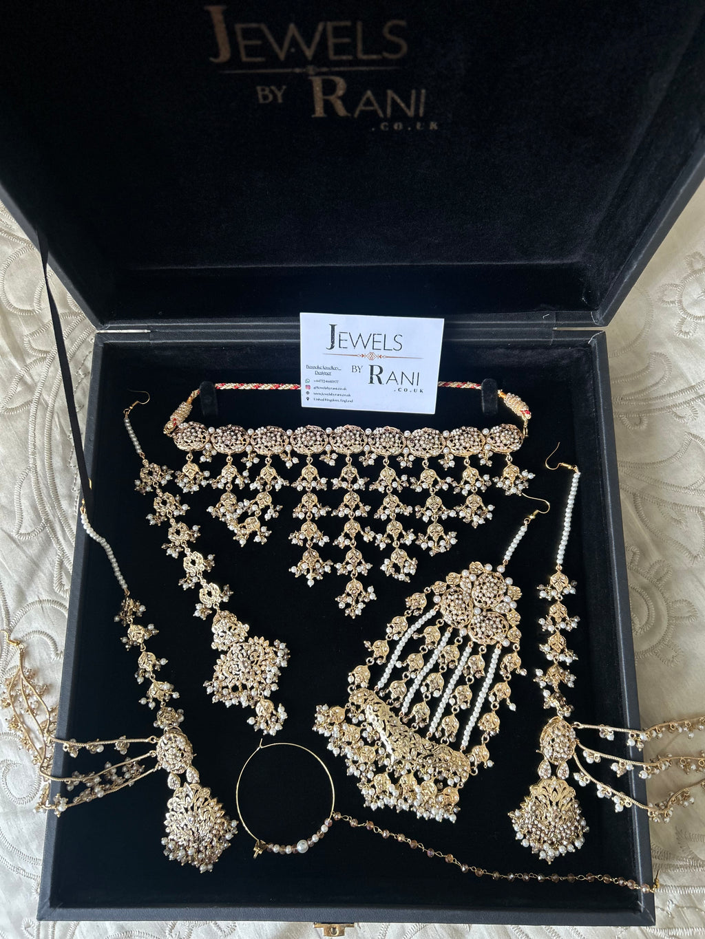 Vintage 22crt Gold Plated Choker Set Gold and White