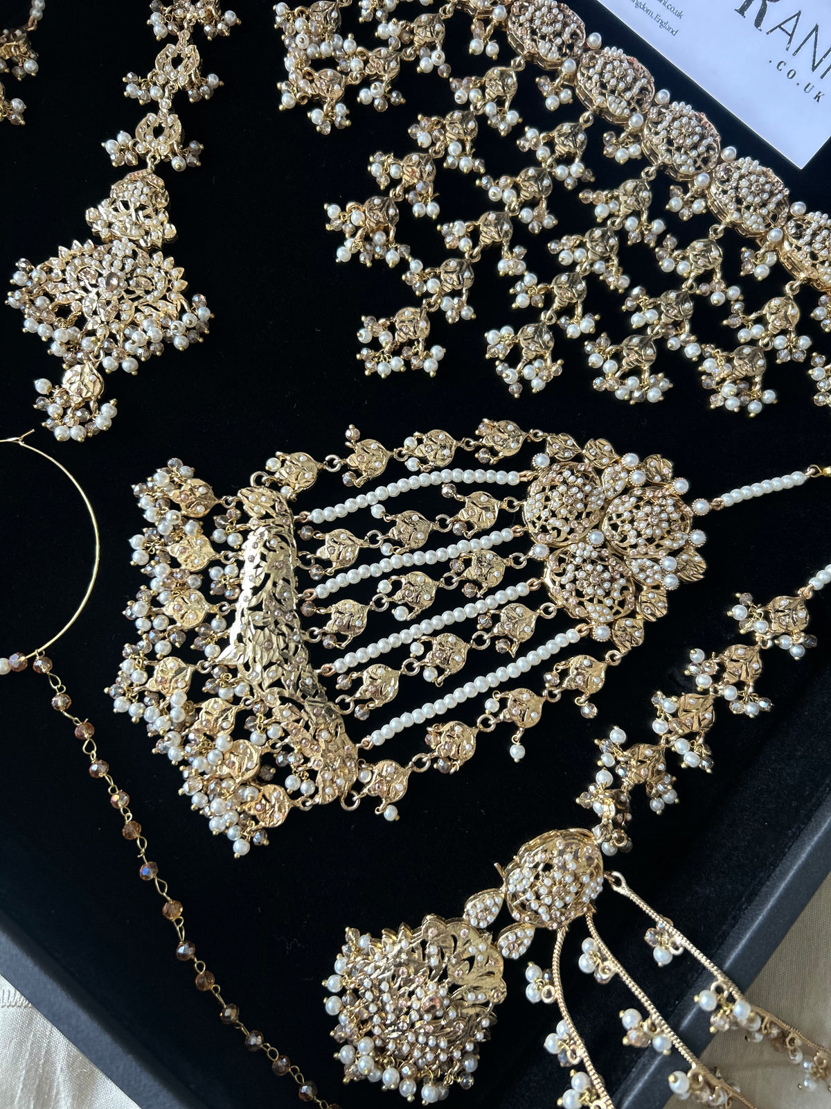 Vintage 22crt Gold Plated Choker Set Gold and White