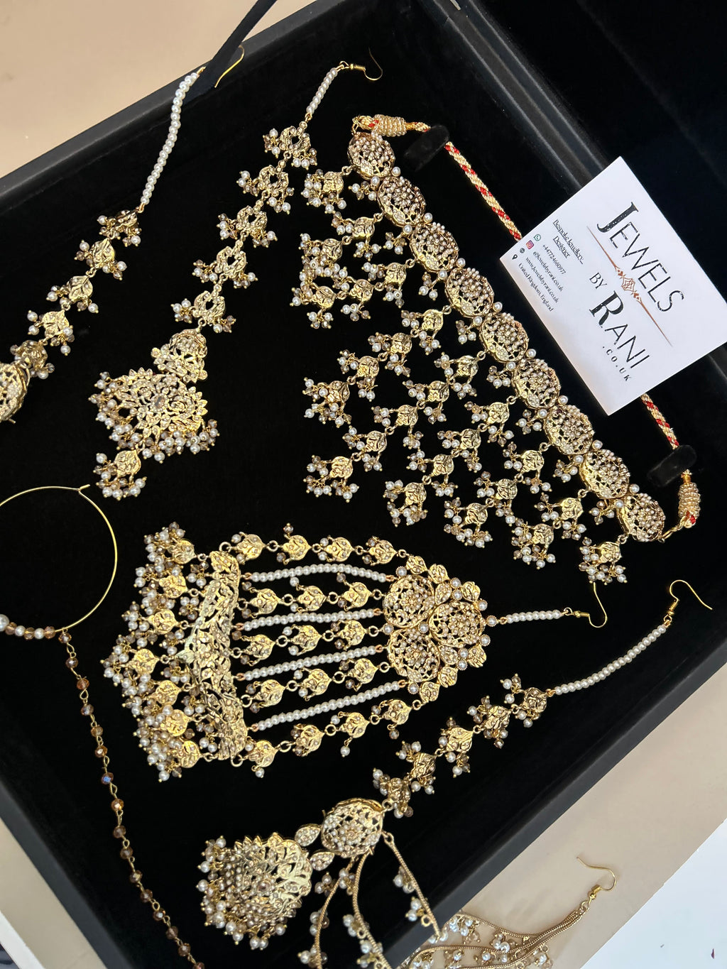 Vintage 22crt Gold Plated Choker Set Gold and White