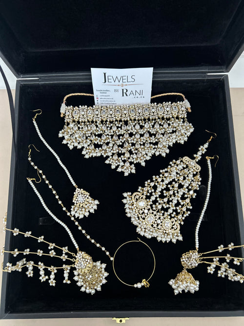2026 Gold and White Pearly Dangle Necklace
