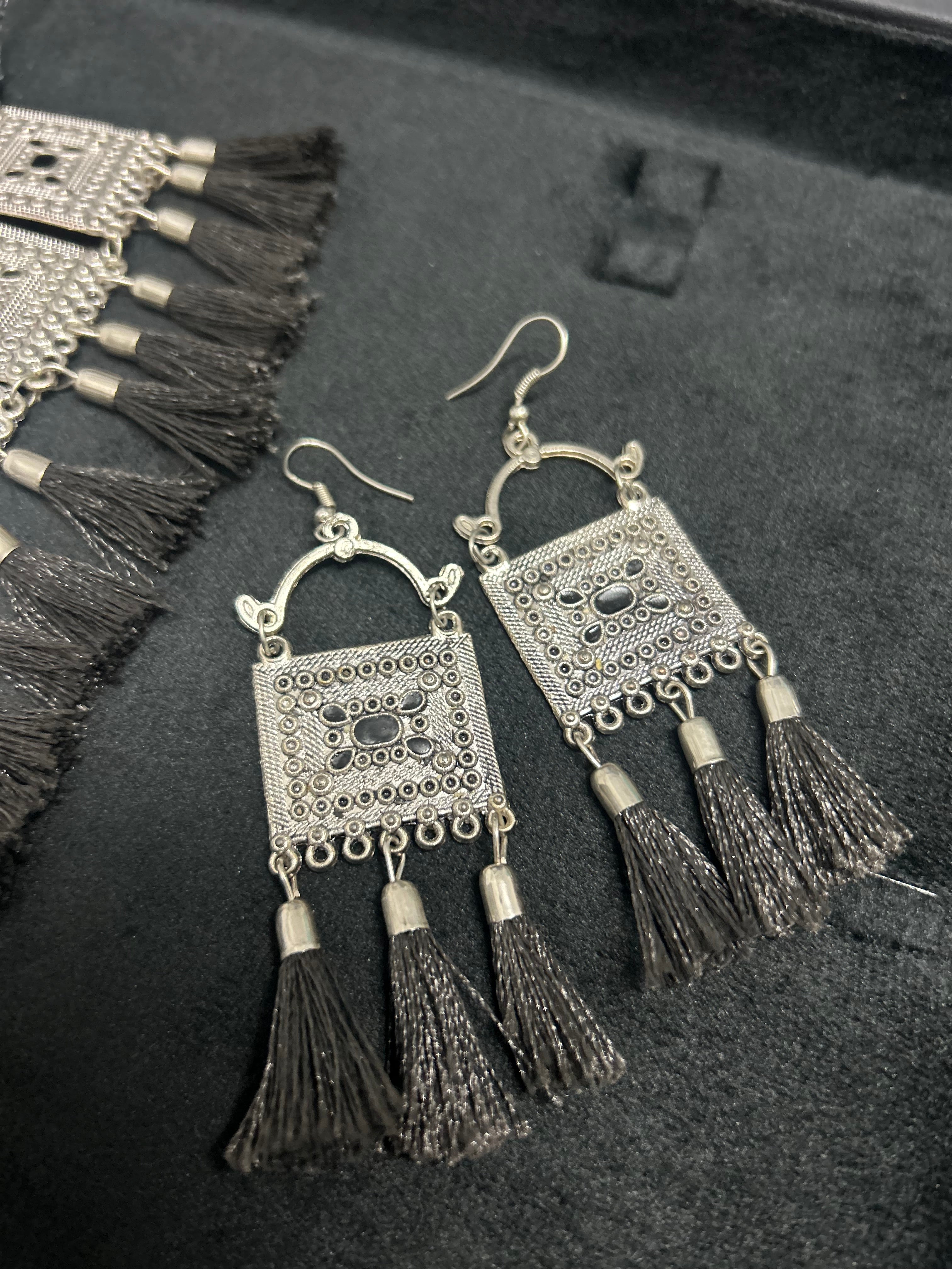 Stylish Black and Silver Choker Set