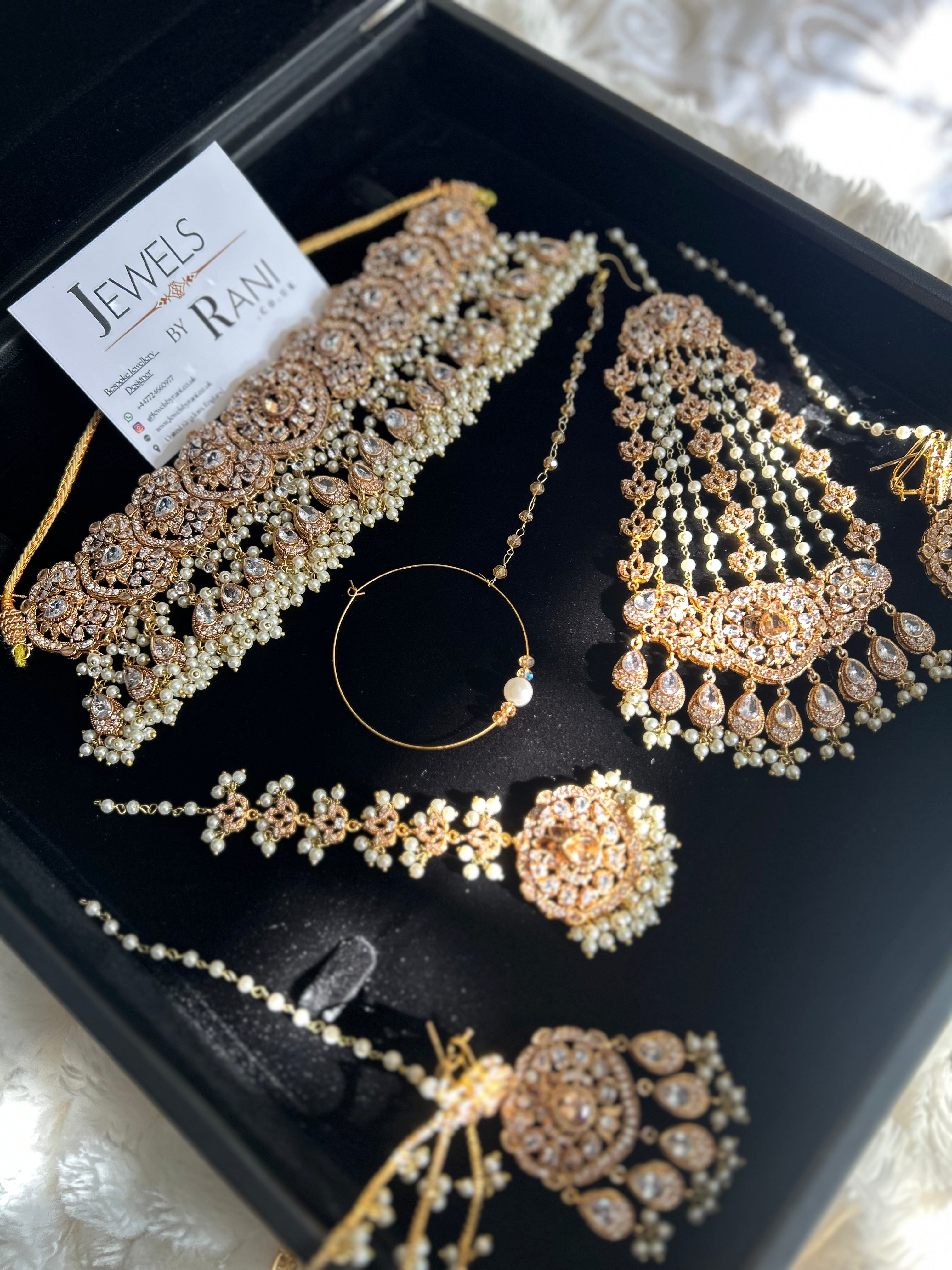 New 2026 Collection White and Gold Choker Set
