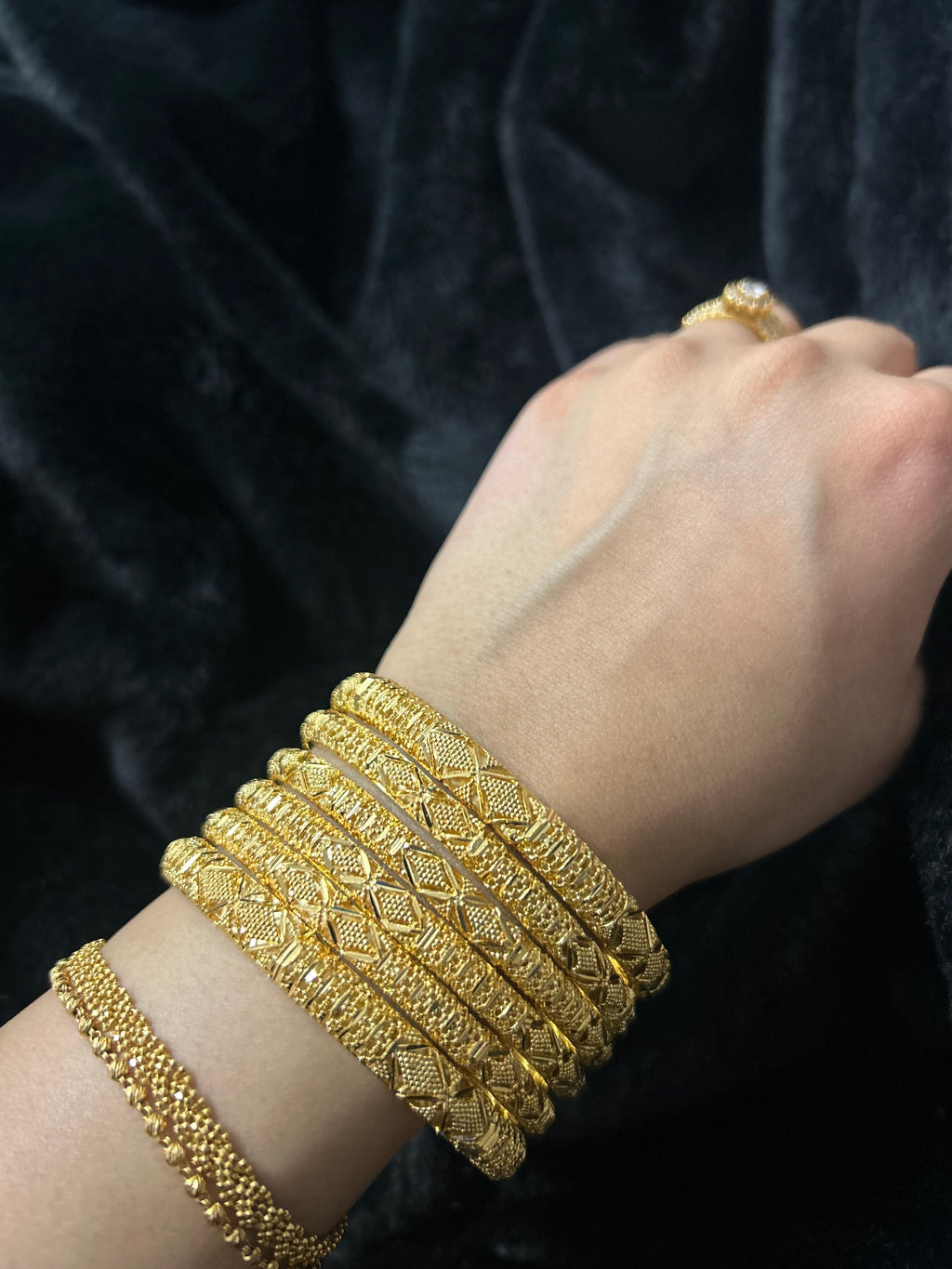 Gold Finish - Regal Rani - Gold Plated - 6 Bangles