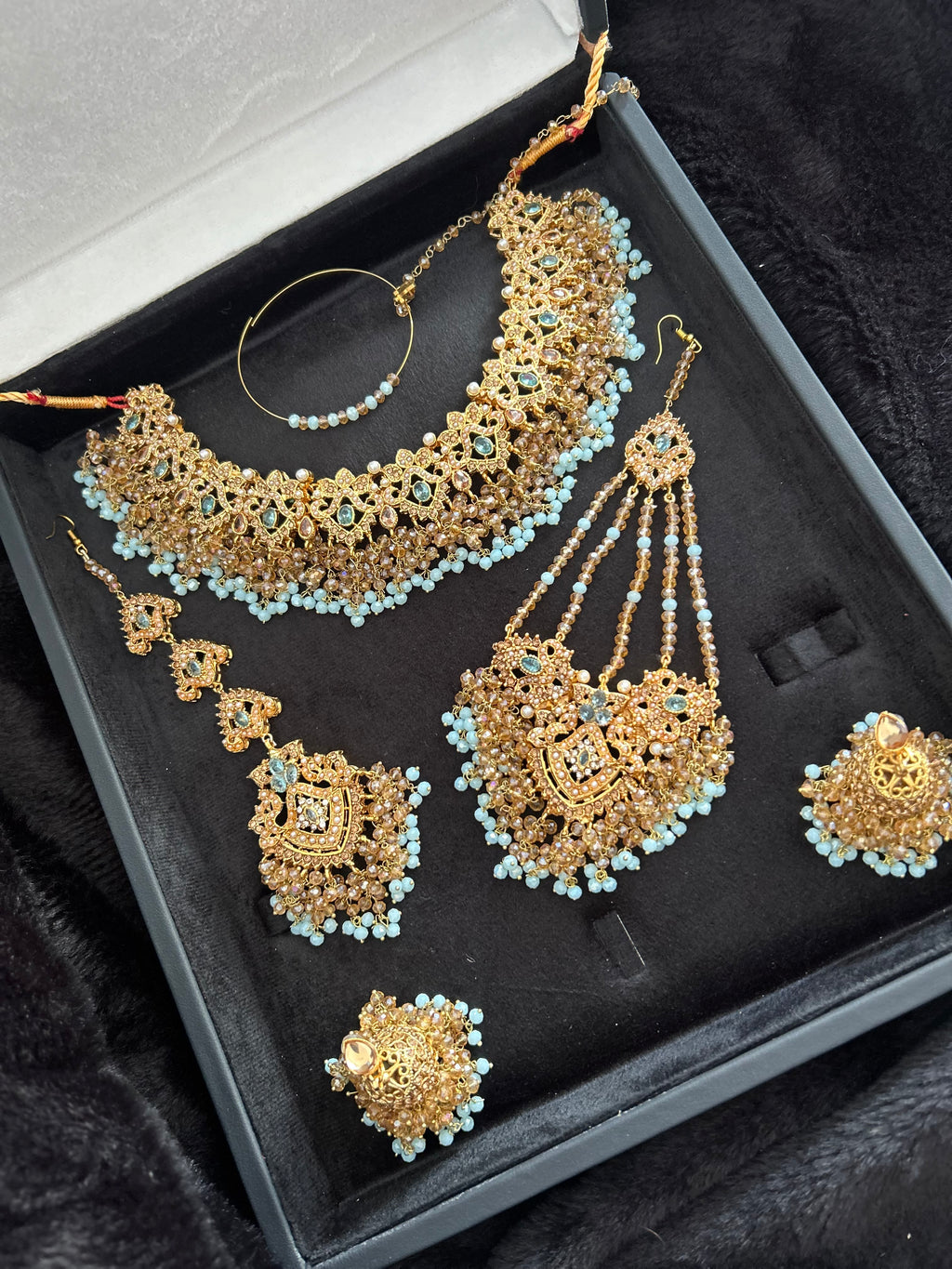 Beautiful Icy Blue and Gold Jewellery Set