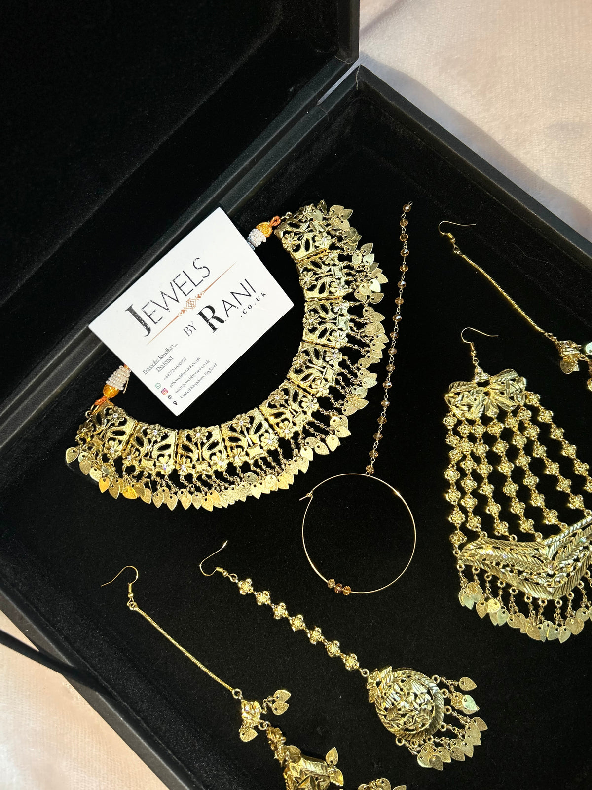 Vintage 22crt Gold Plated Necklace Set Gold and White Style 52936