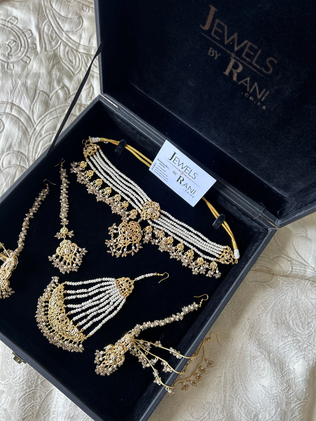Beautiful Gold and White Choker | Vintage Collection