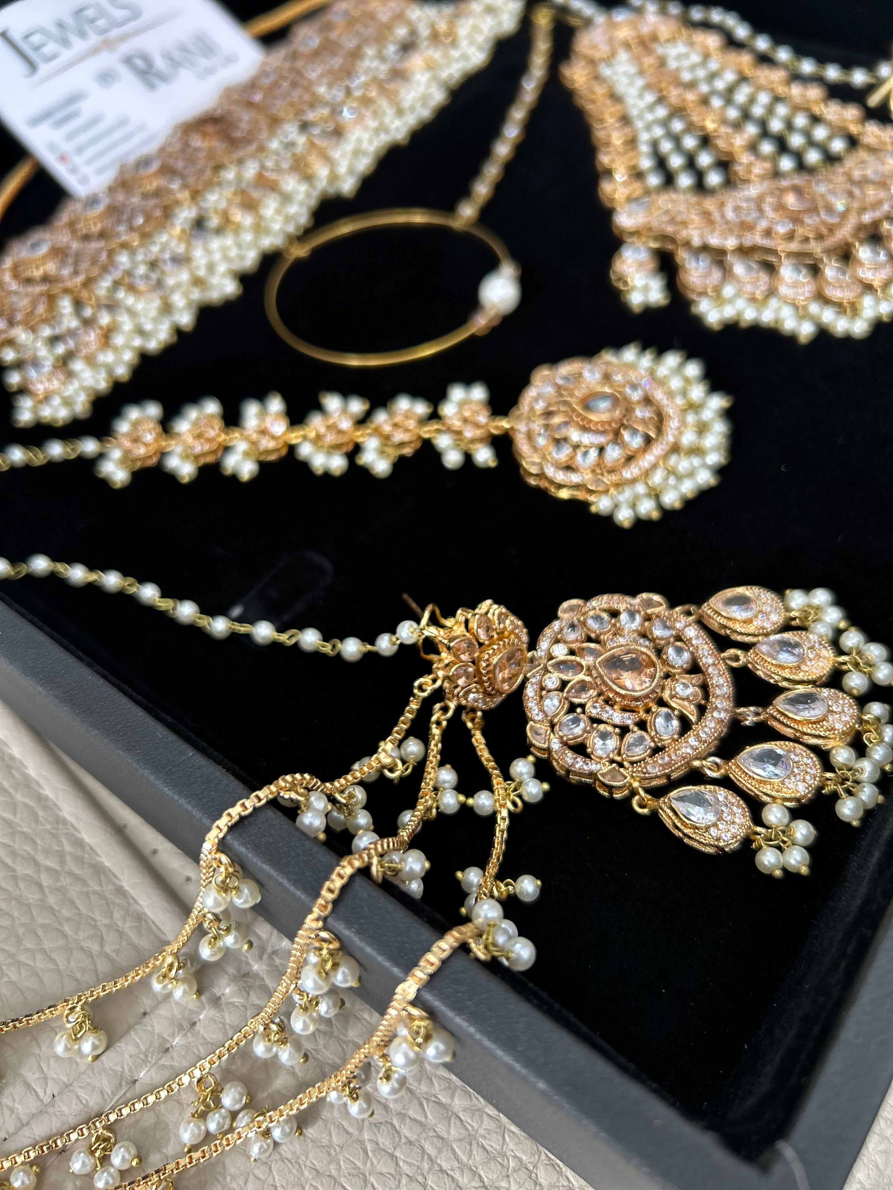 New 2026 Collection White and Gold Choker Set