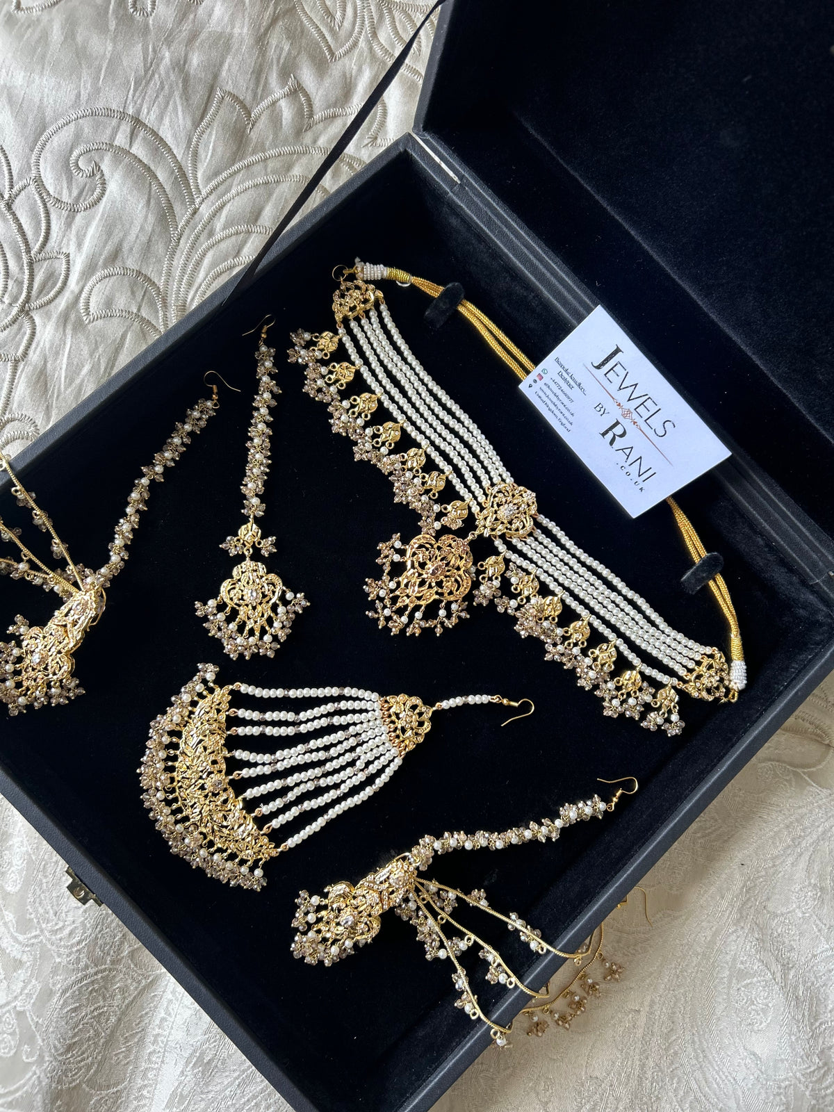 Beautiful Gold and White Choker | Vintage Collection