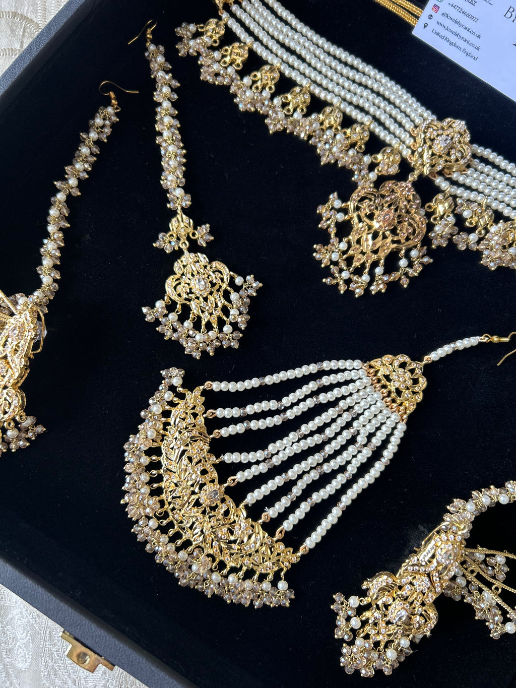 Beautiful Gold and White Choker | Vintage Collection