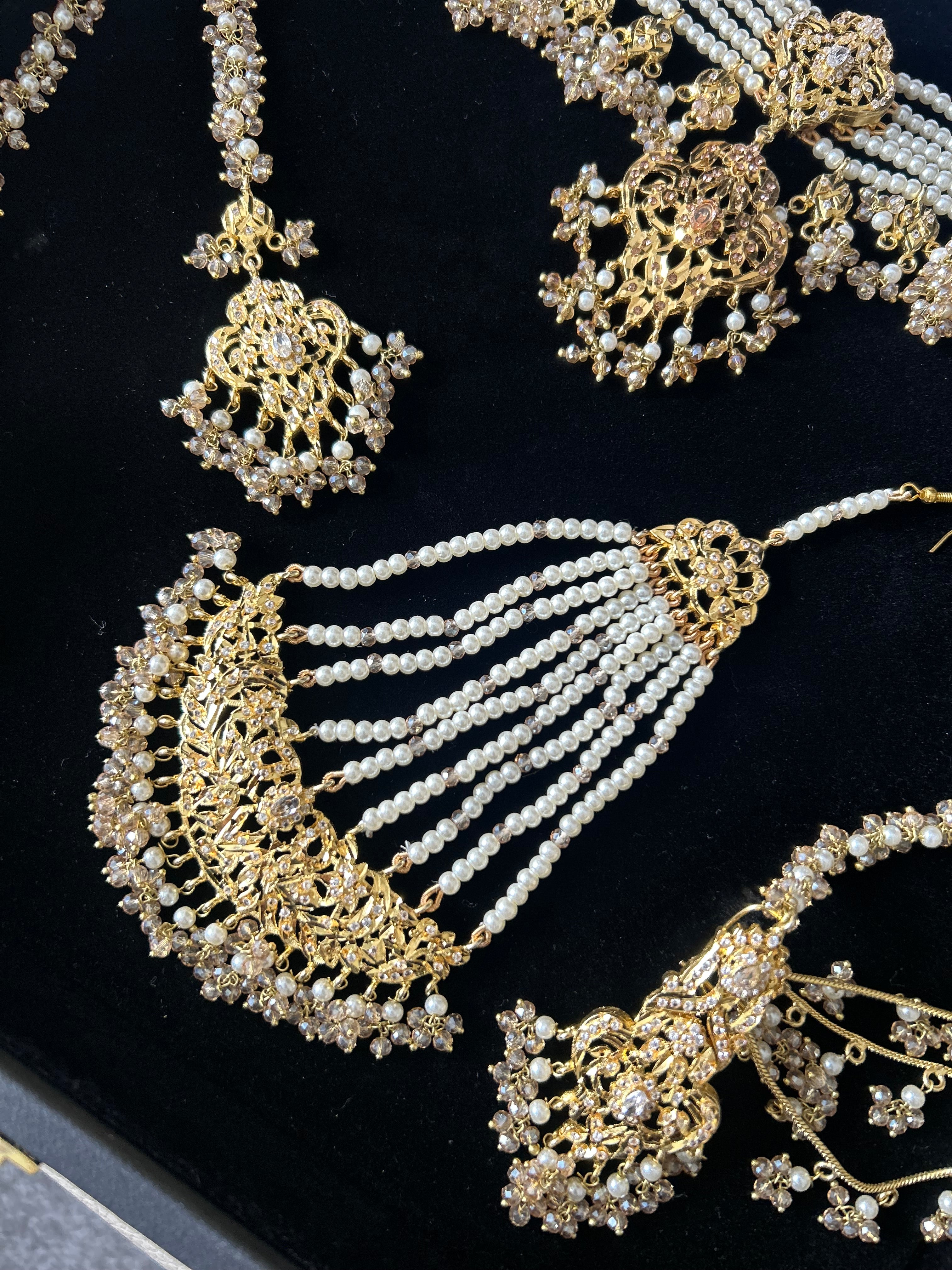 Beautiful Gold and White Choker | Vintage Collection