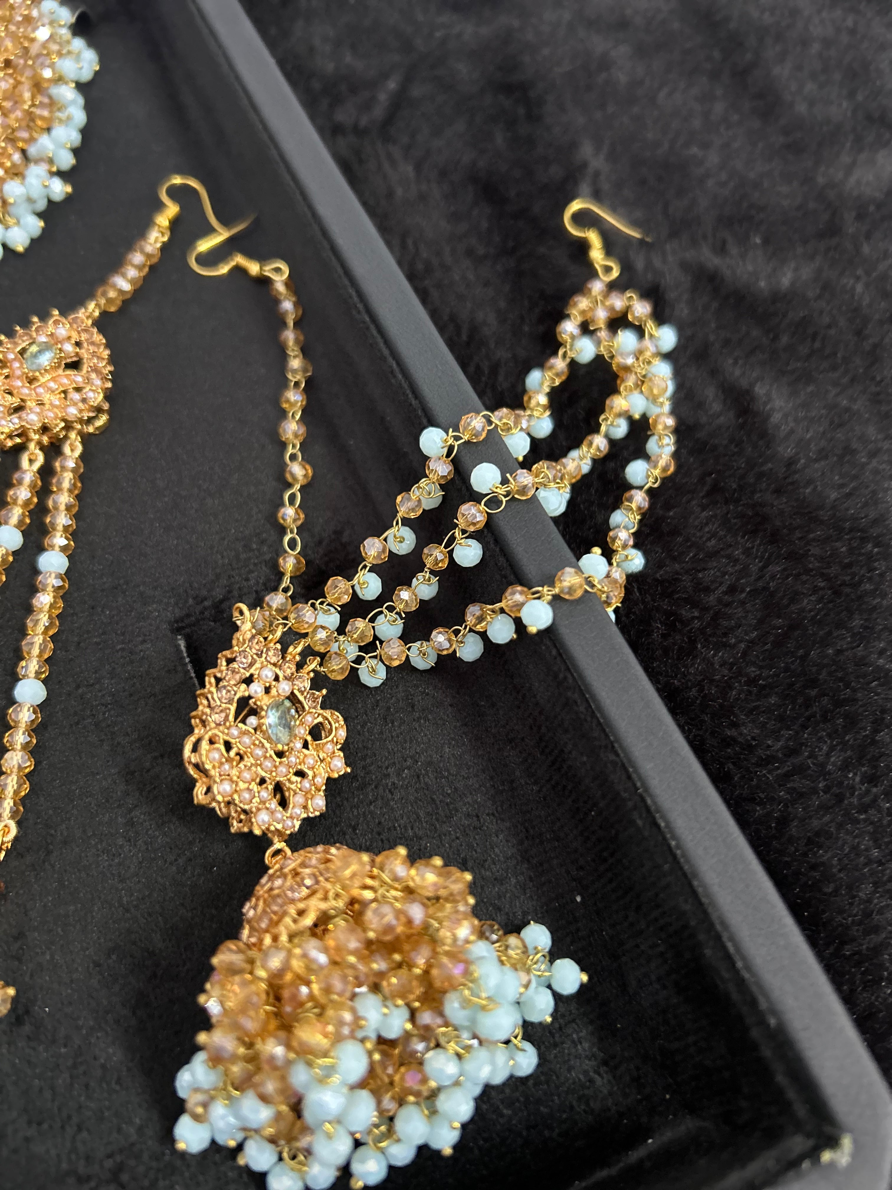 Beautiful Icy Blue and Gold Jewellery Set With Saharas