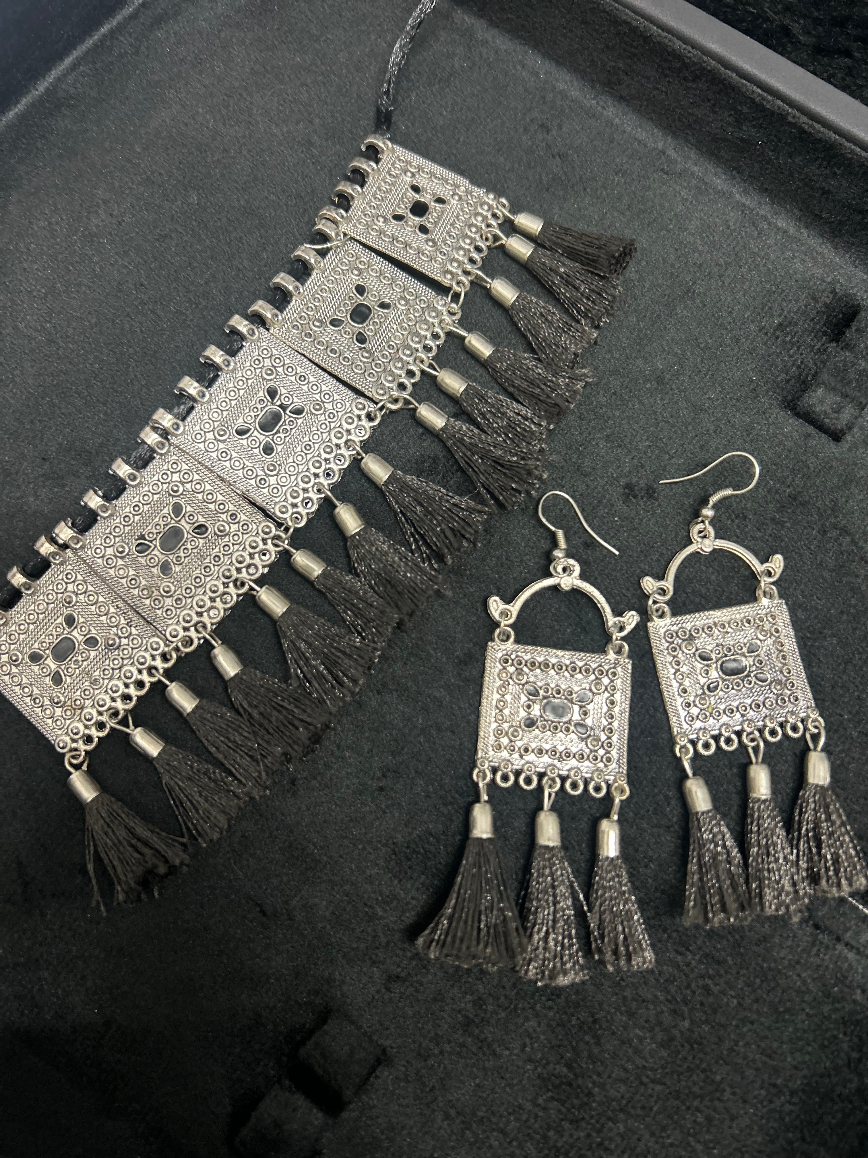 Stylish Black and Silver Choker Set