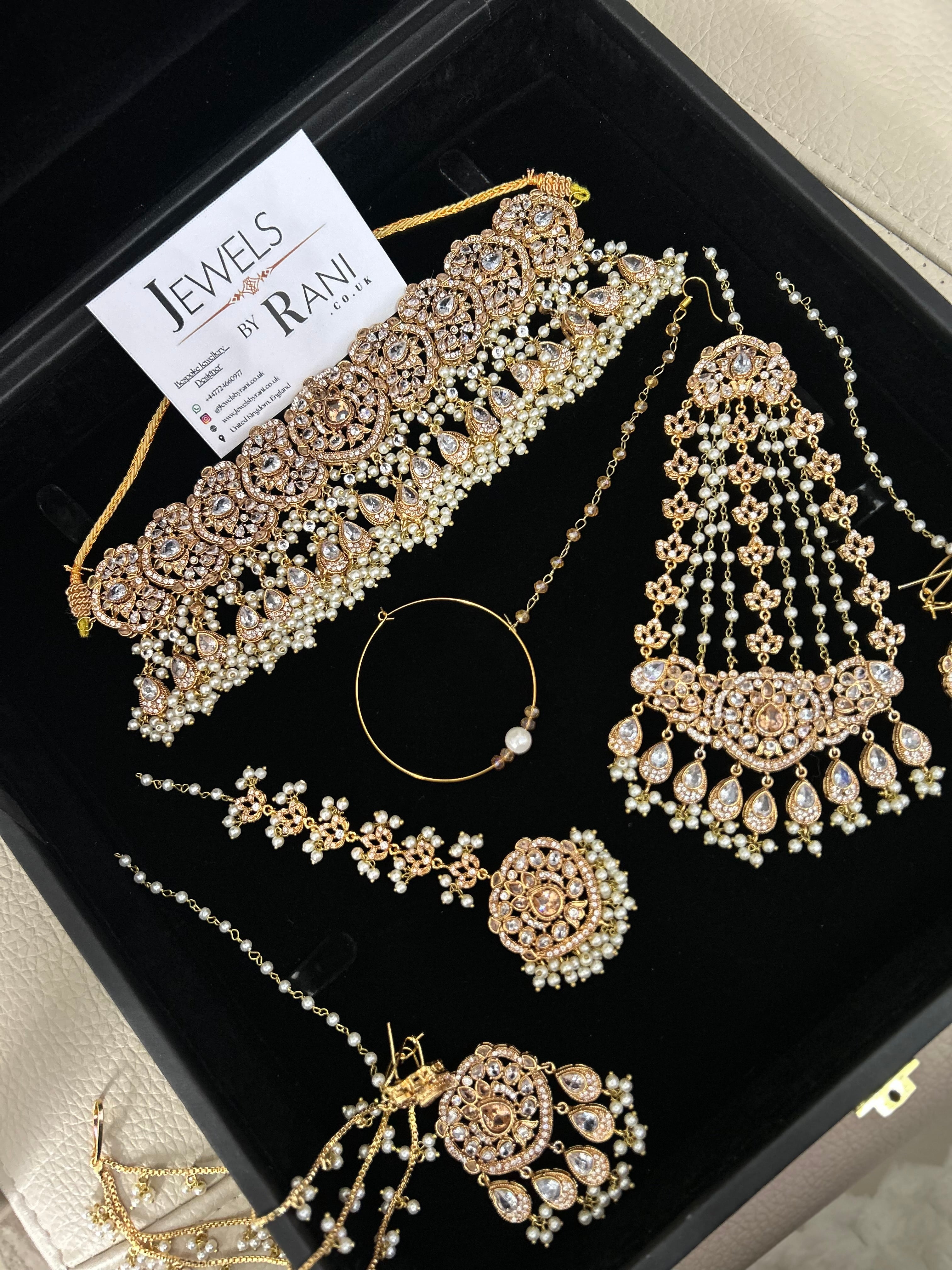 New 2026 Collection White and Gold Choker Set