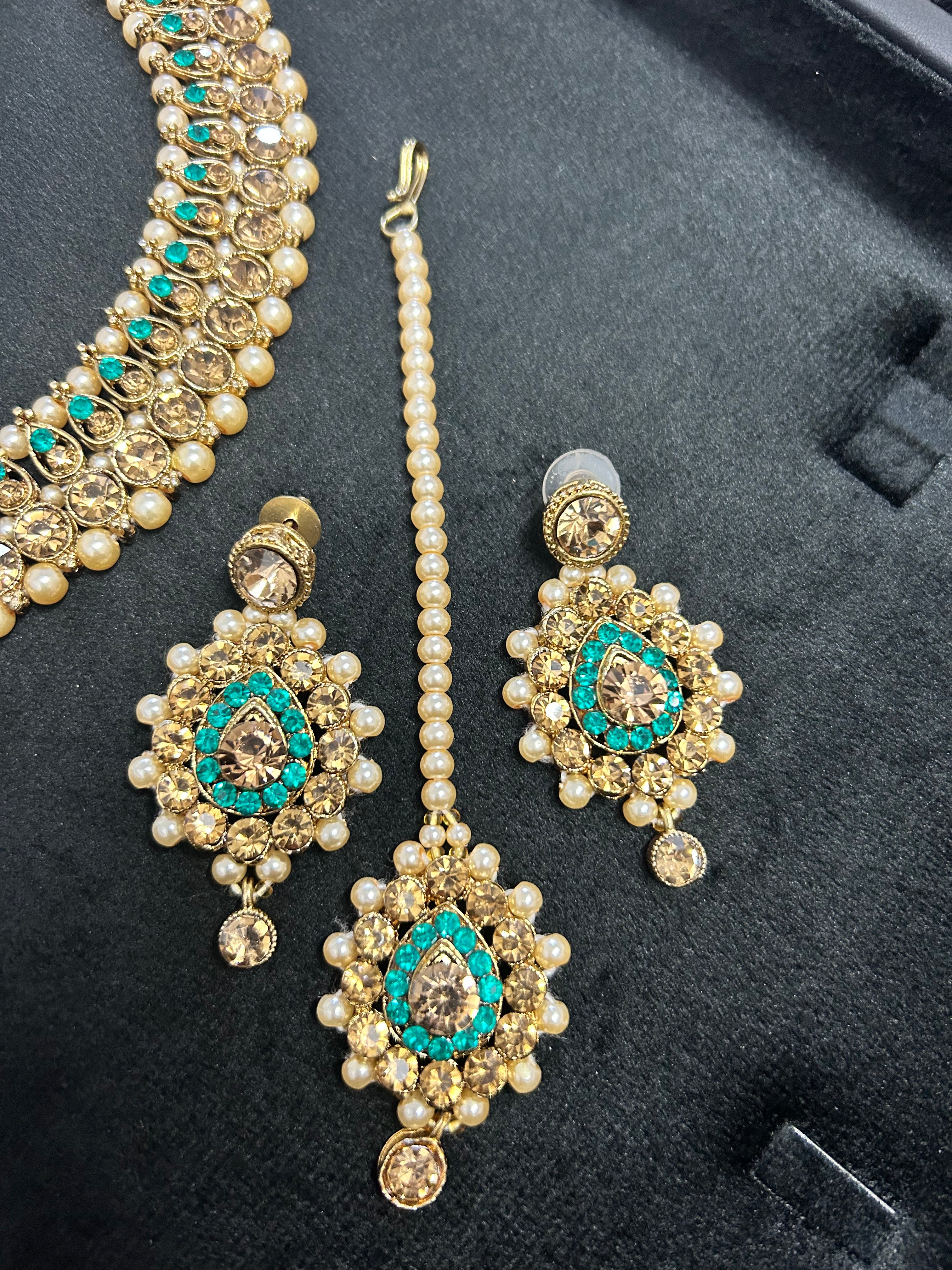 Beautiful Light Weight Teal/ Turquoise and Gold Necklace Set