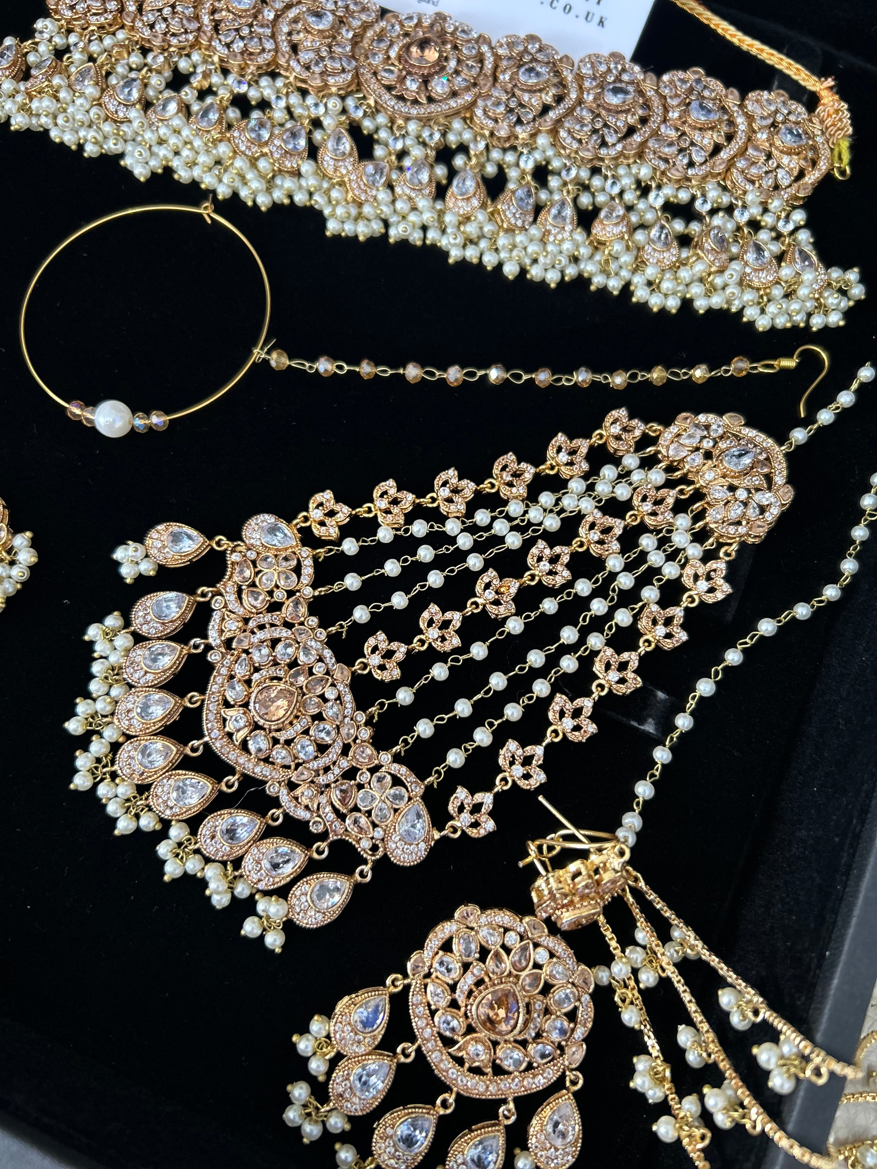 New 2026 Collection White and Gold Choker Set