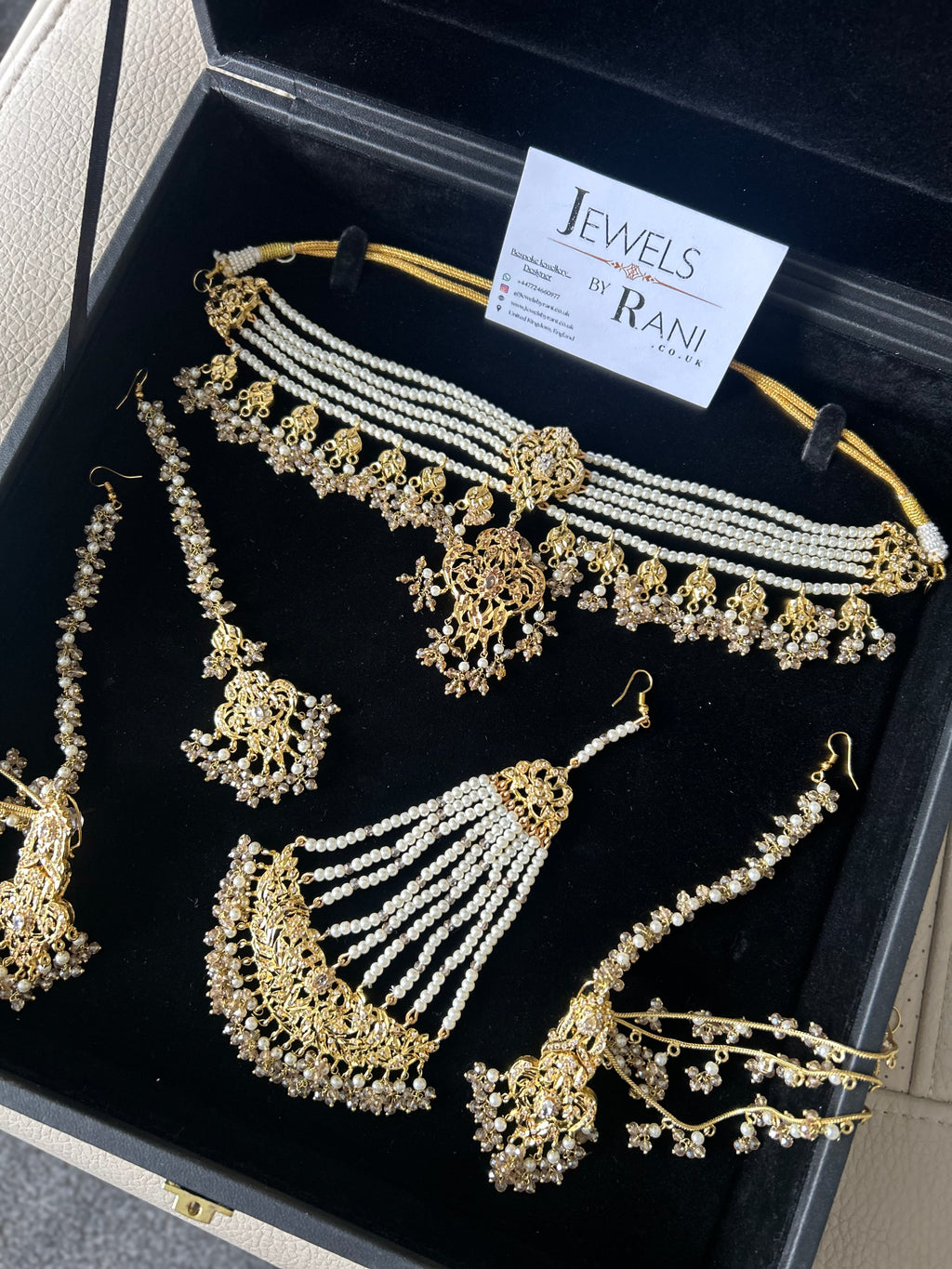 Beautiful Gold and White Choker | Vintage Collection