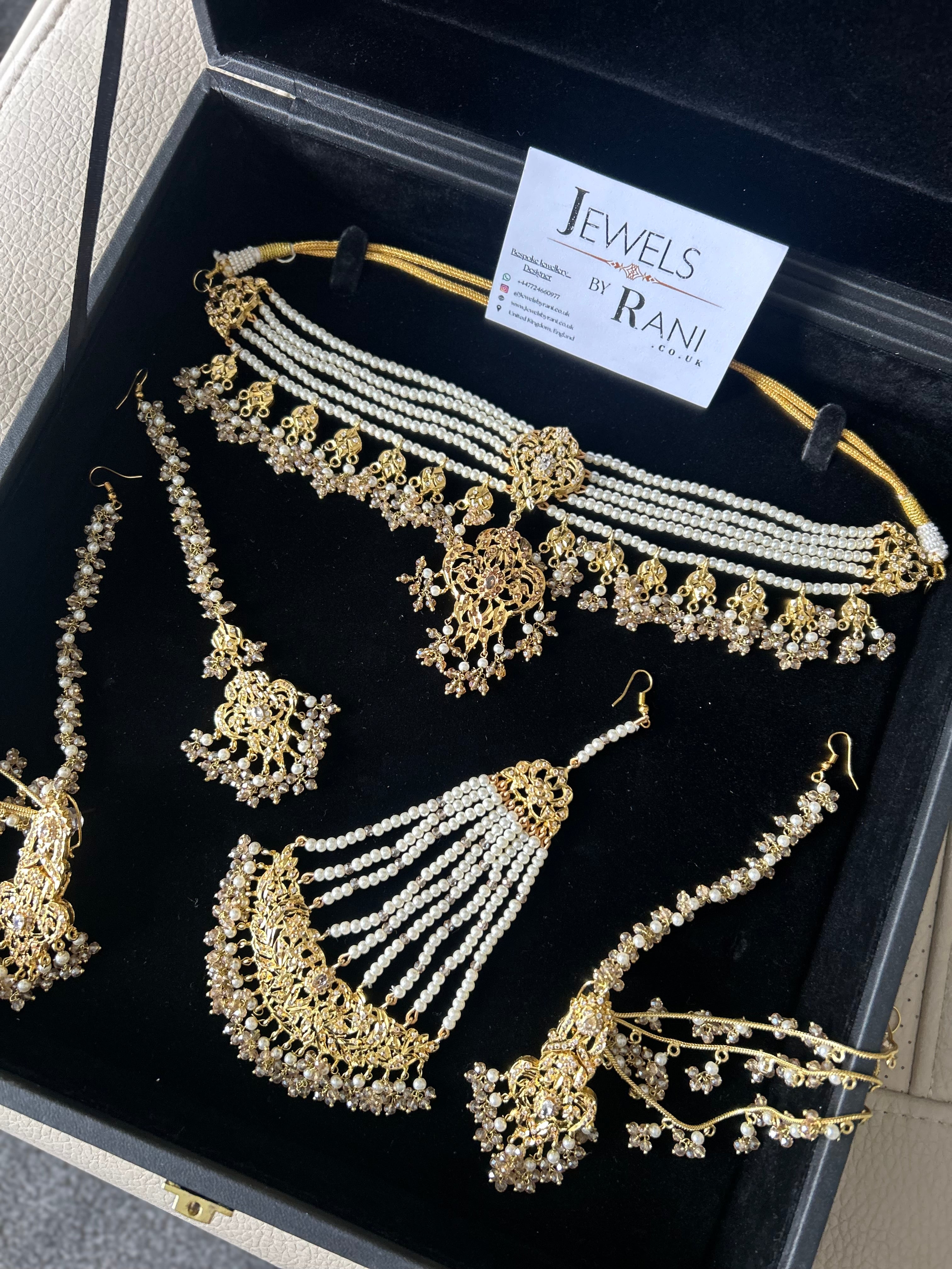 Beautiful Gold and White Choker | Vintage Collection