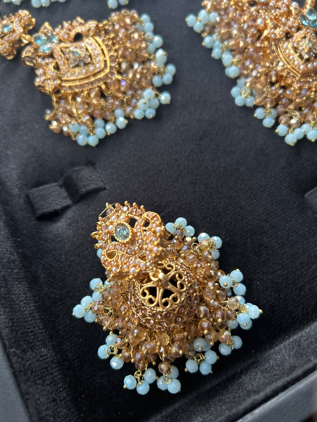 Beautiful Icy Blue and Gold Jewellery Set