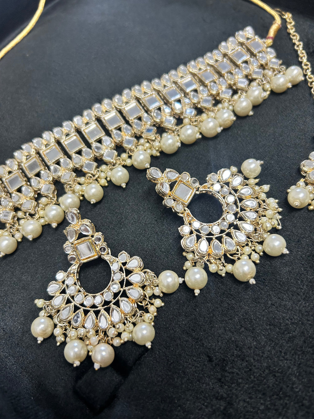 Beautiful Light Weight Mirrored Kundan Silver and White Choker with Earrings and Tikka