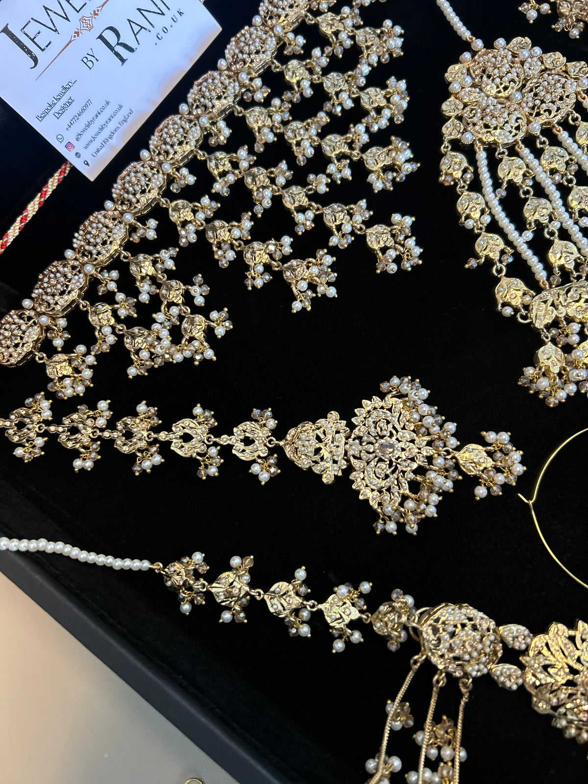 Vintage 22crt Gold Plated Choker Set Gold and White