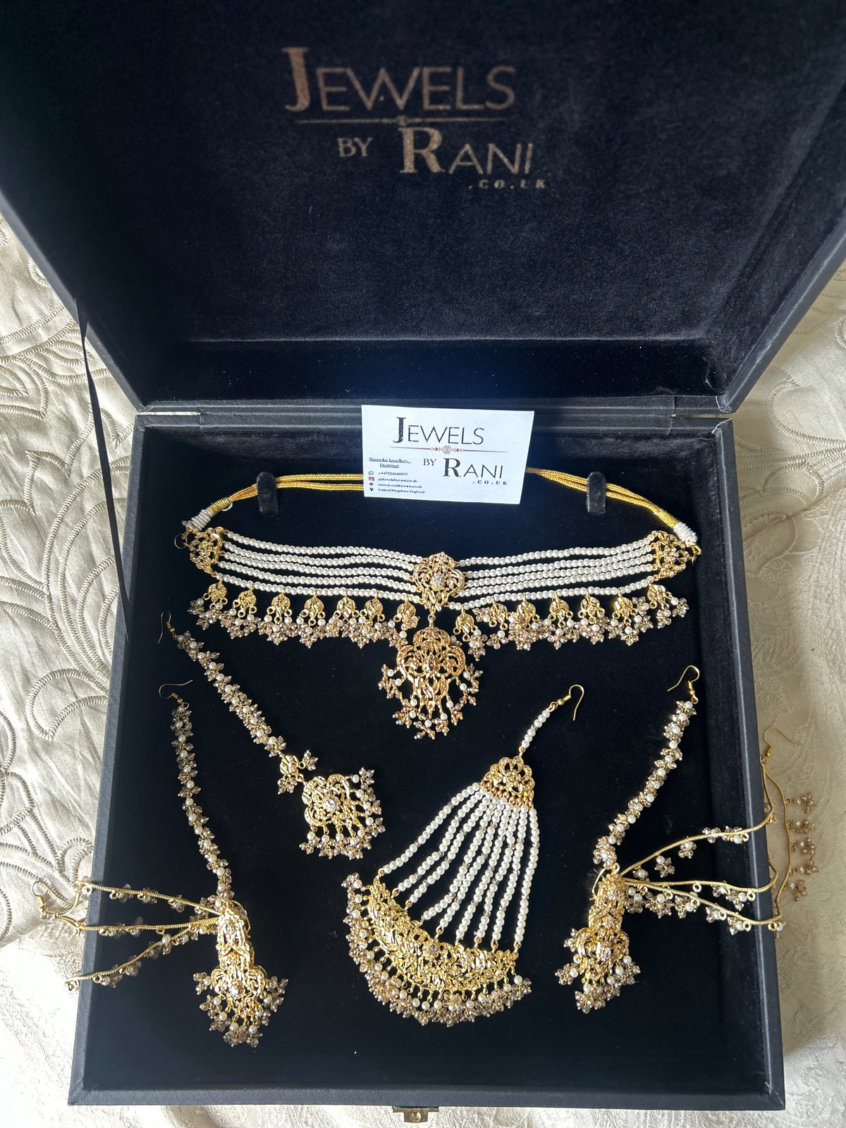 Beautiful Gold and White Choker | Vintage Collection