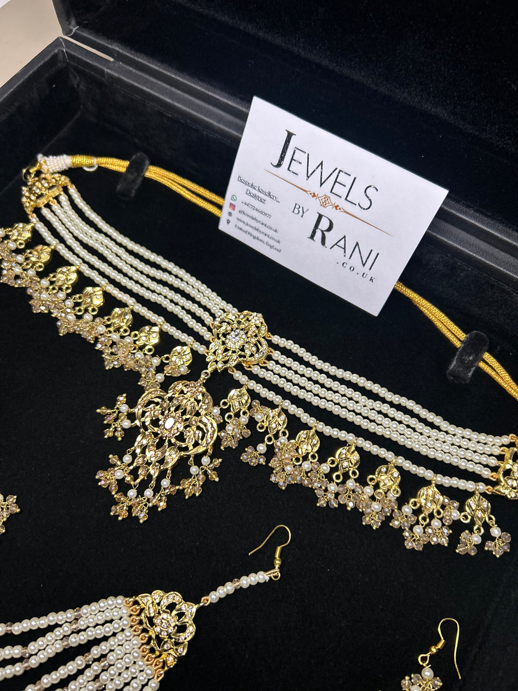 Beautiful Gold and White Choker | Vintage Collection