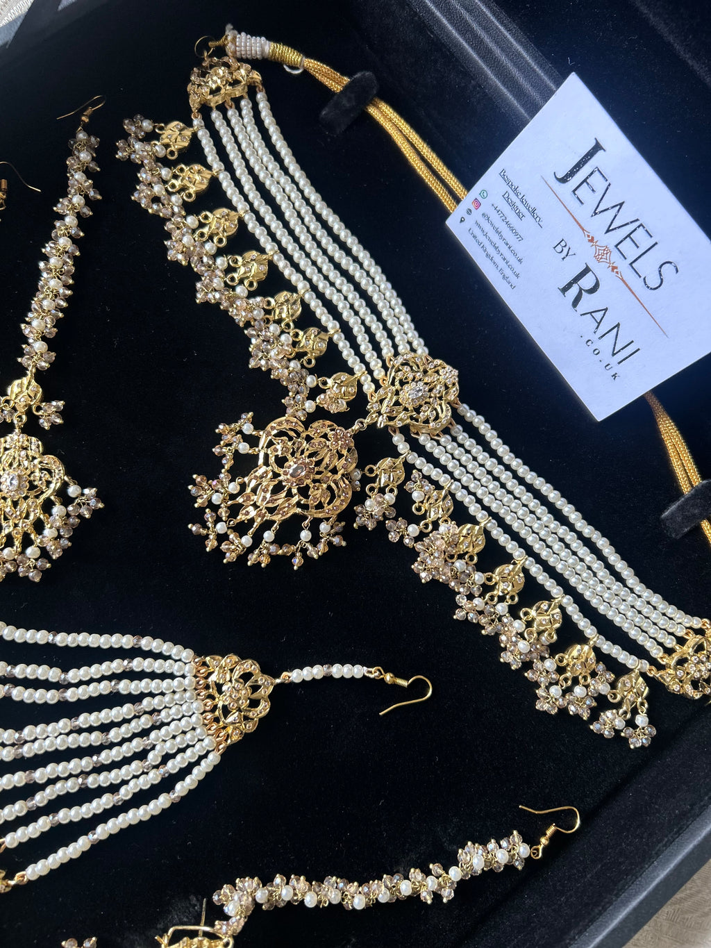 Beautiful Gold and White Choker | Vintage Collection