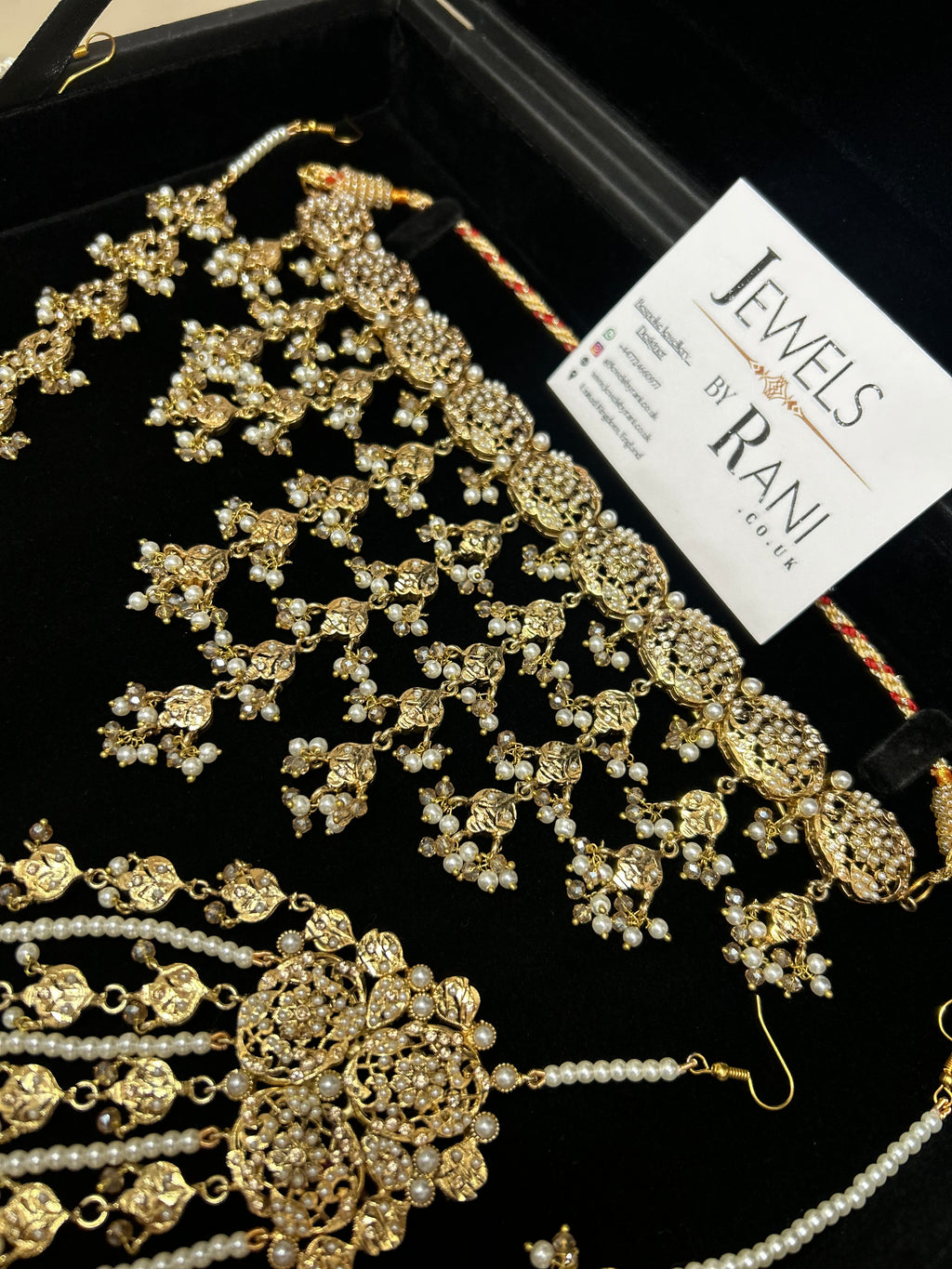 Vintage 22crt Gold Plated Choker Set Gold and White