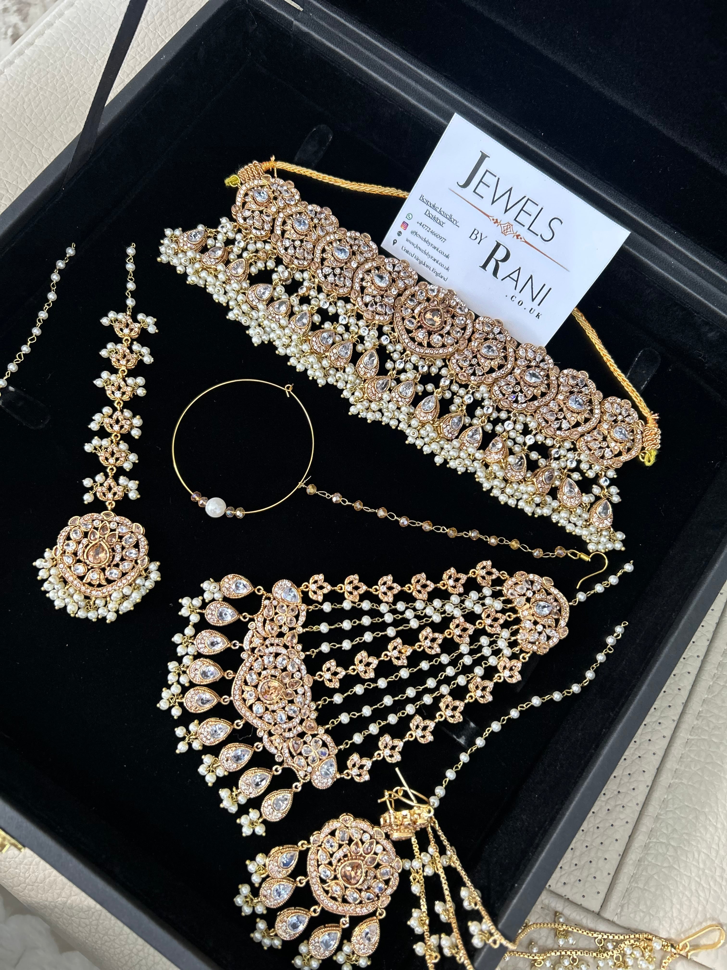 New 2026 Collection White and Gold Choker Set