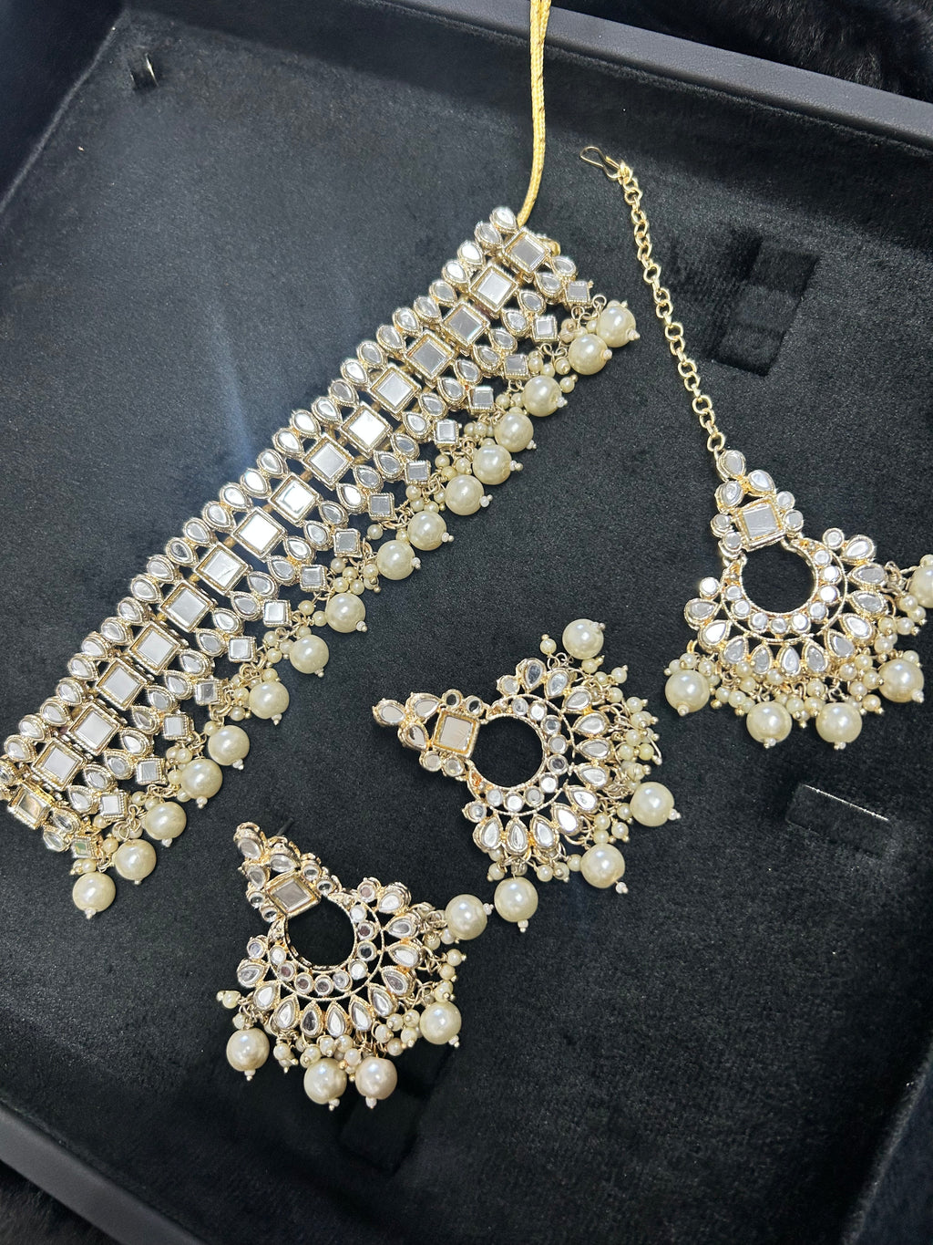 Beautiful Light Weight Mirrored Kundan Silver and White Choker with Earrings and Tikka