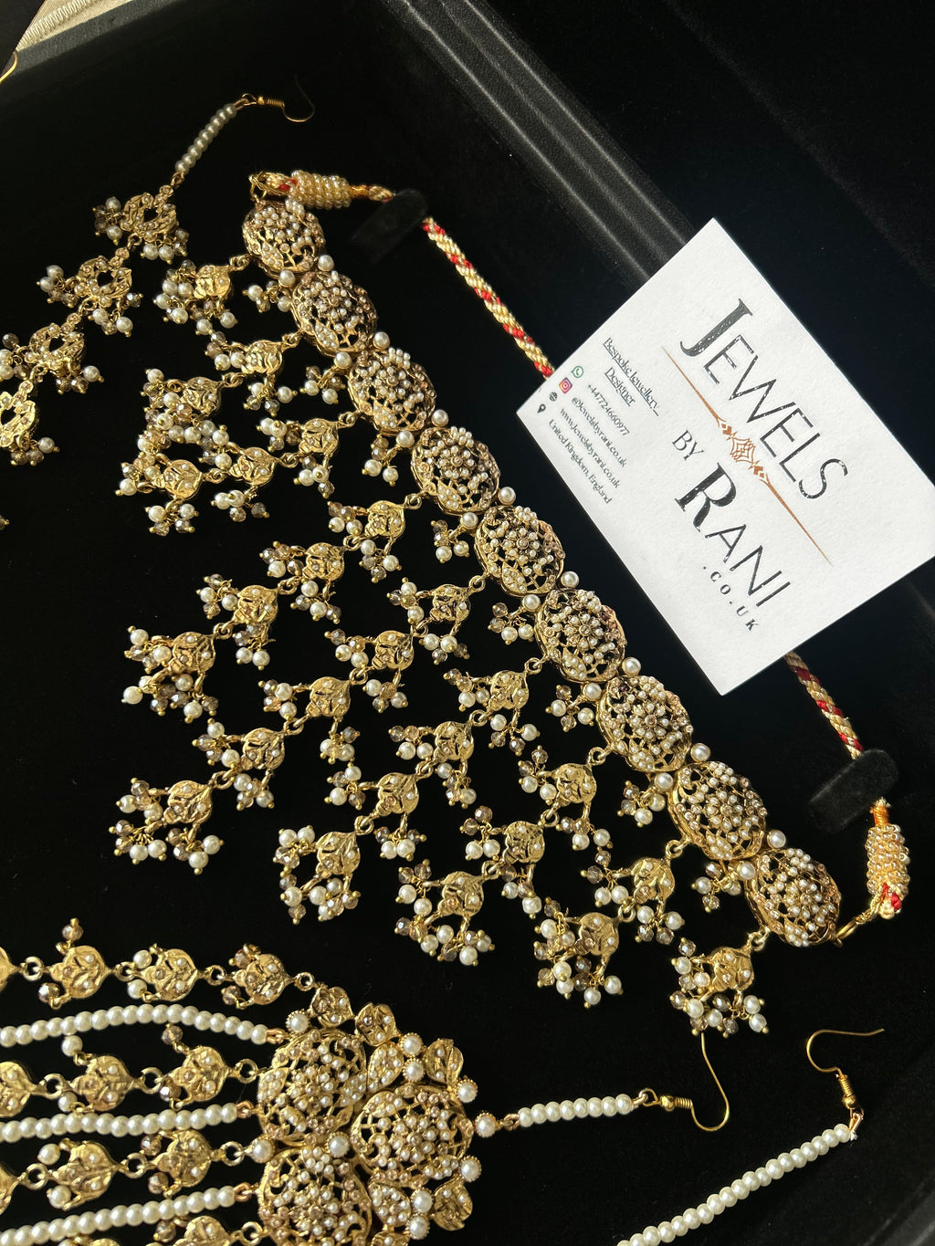 Vintage 22crt Gold Plated Choker Set Gold and White