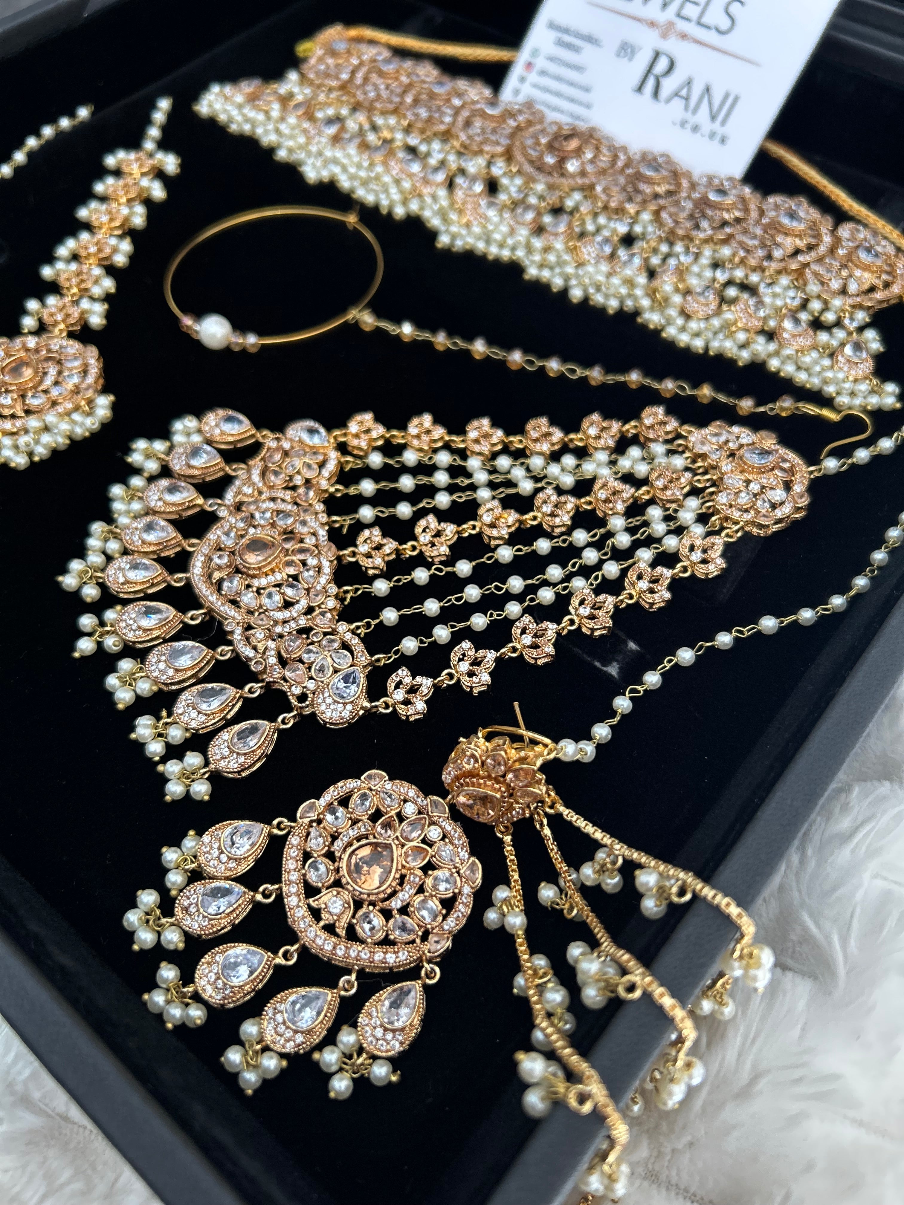 New 2026 Collection White and Gold Choker Set