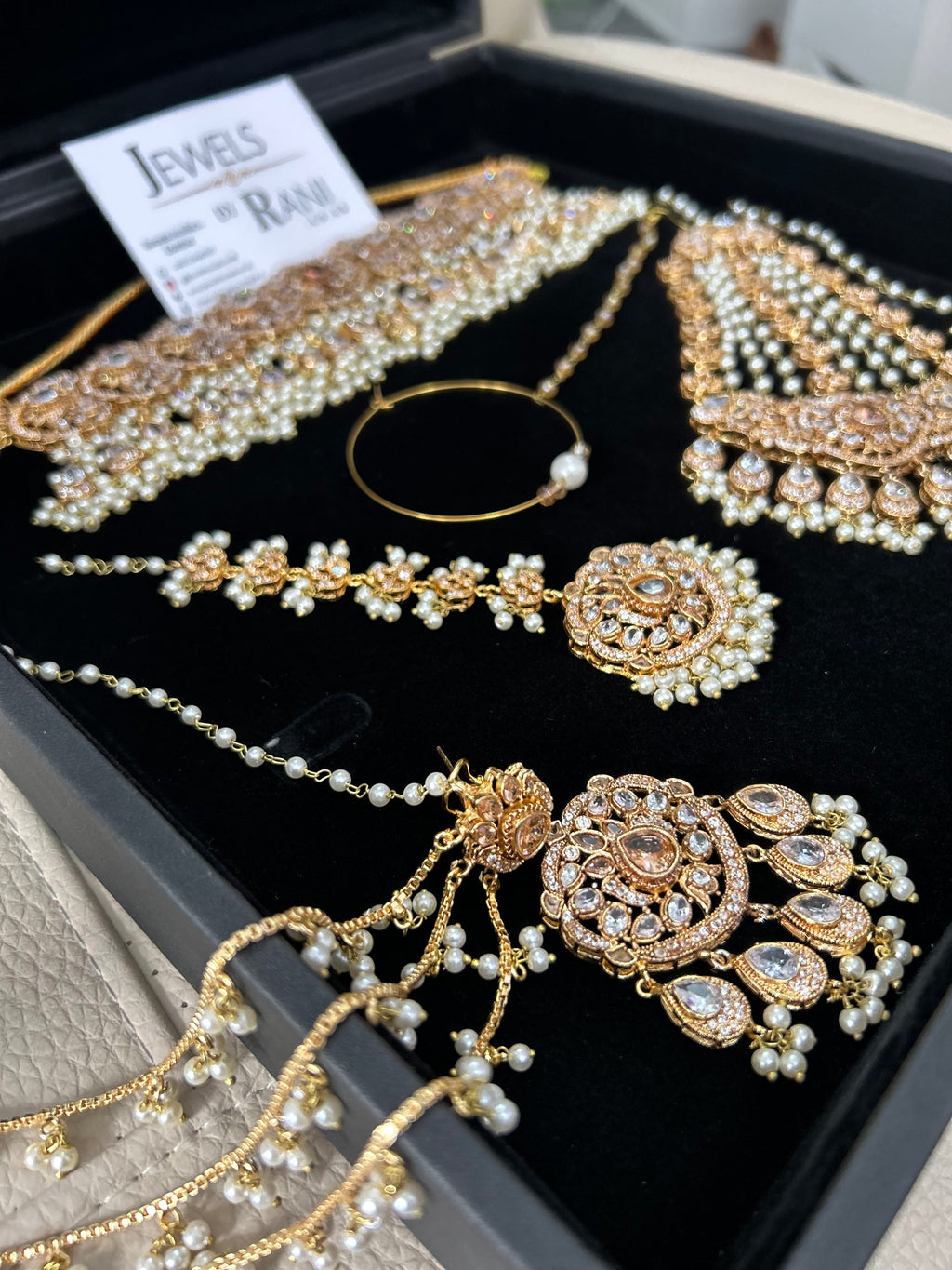 New 2026 Collection White and Gold Choker Set