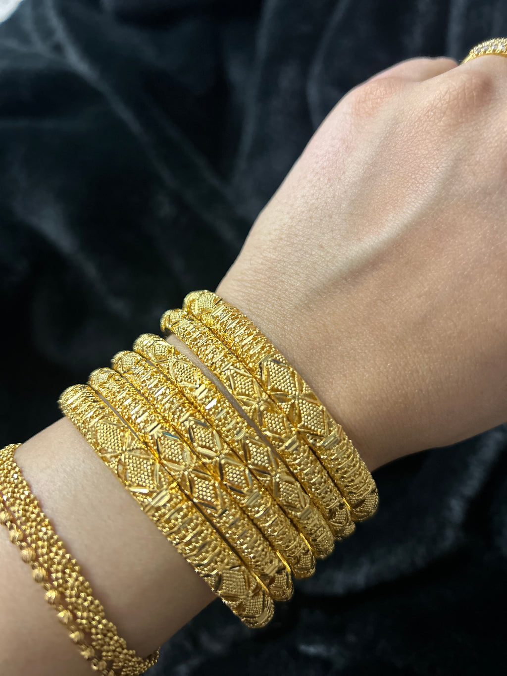 Gold Finish - Regal Rani - Gold Plated - 6 Bangles