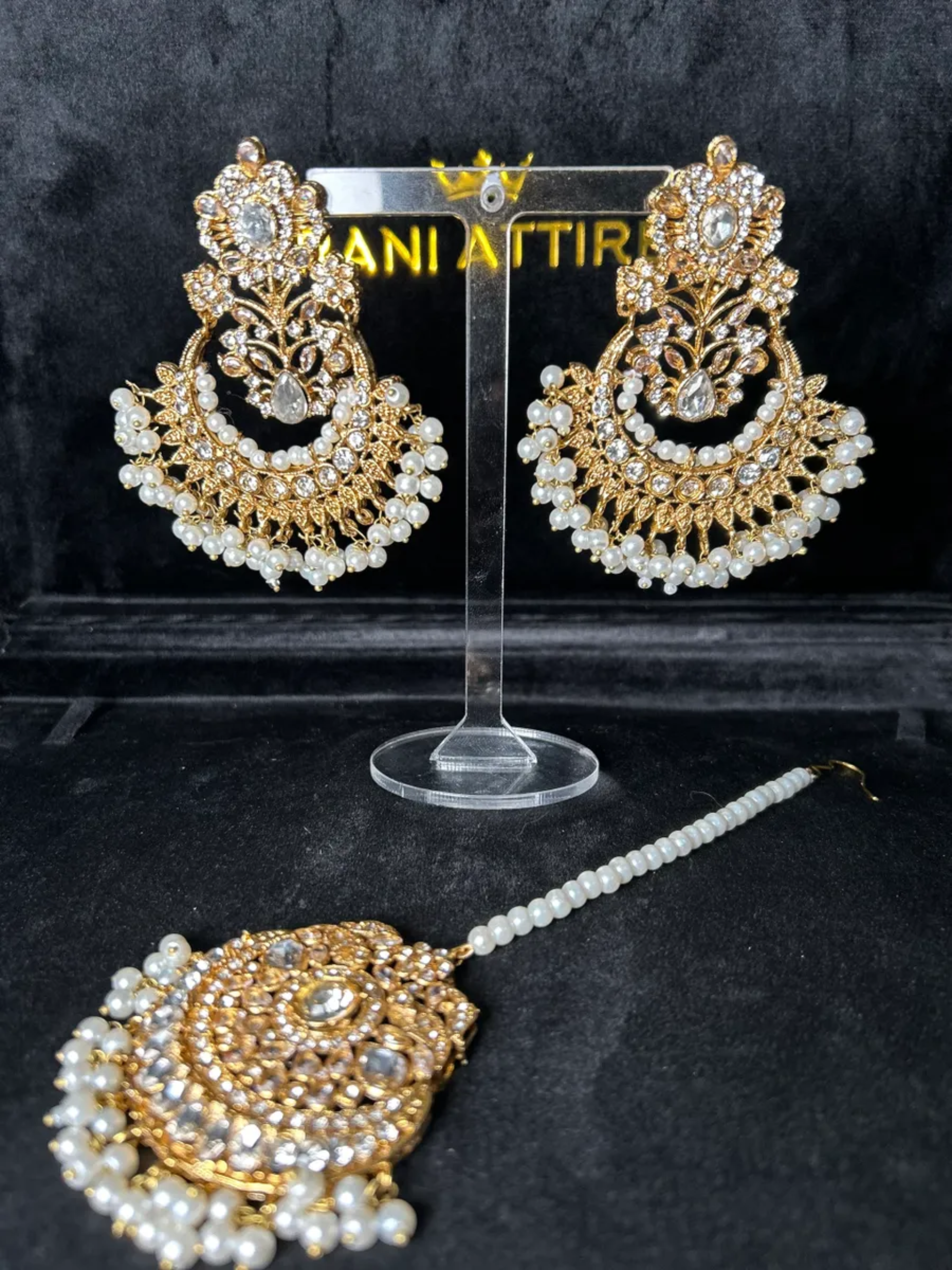 Pearly Beautiful Earrings & Tikka - Jewelsbyrani