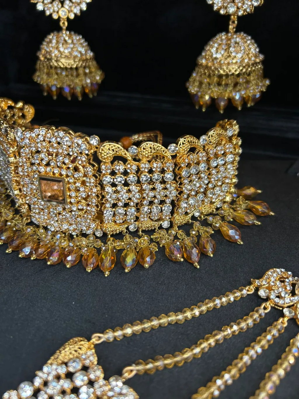 Beautiful Gold choker + Jhumar & Tikka Set - Jewelsbyrani
