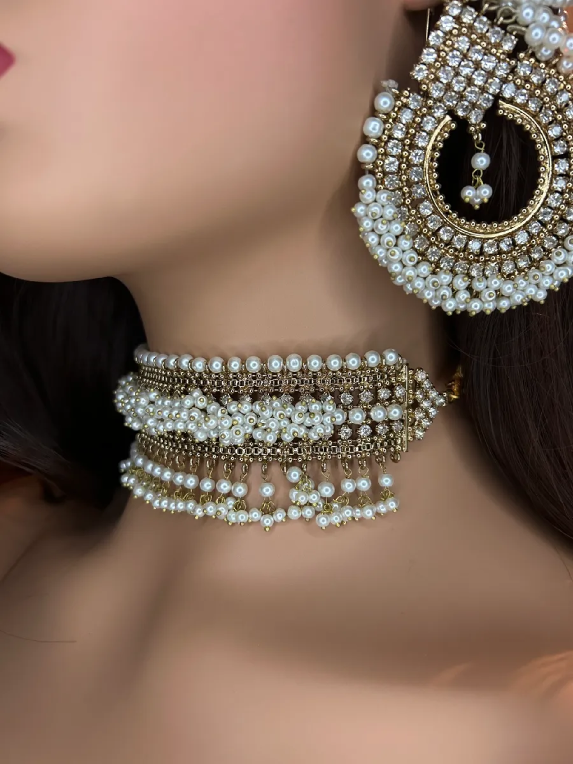 White & Gold necklace set, with heavily beaded earrings & tikka.