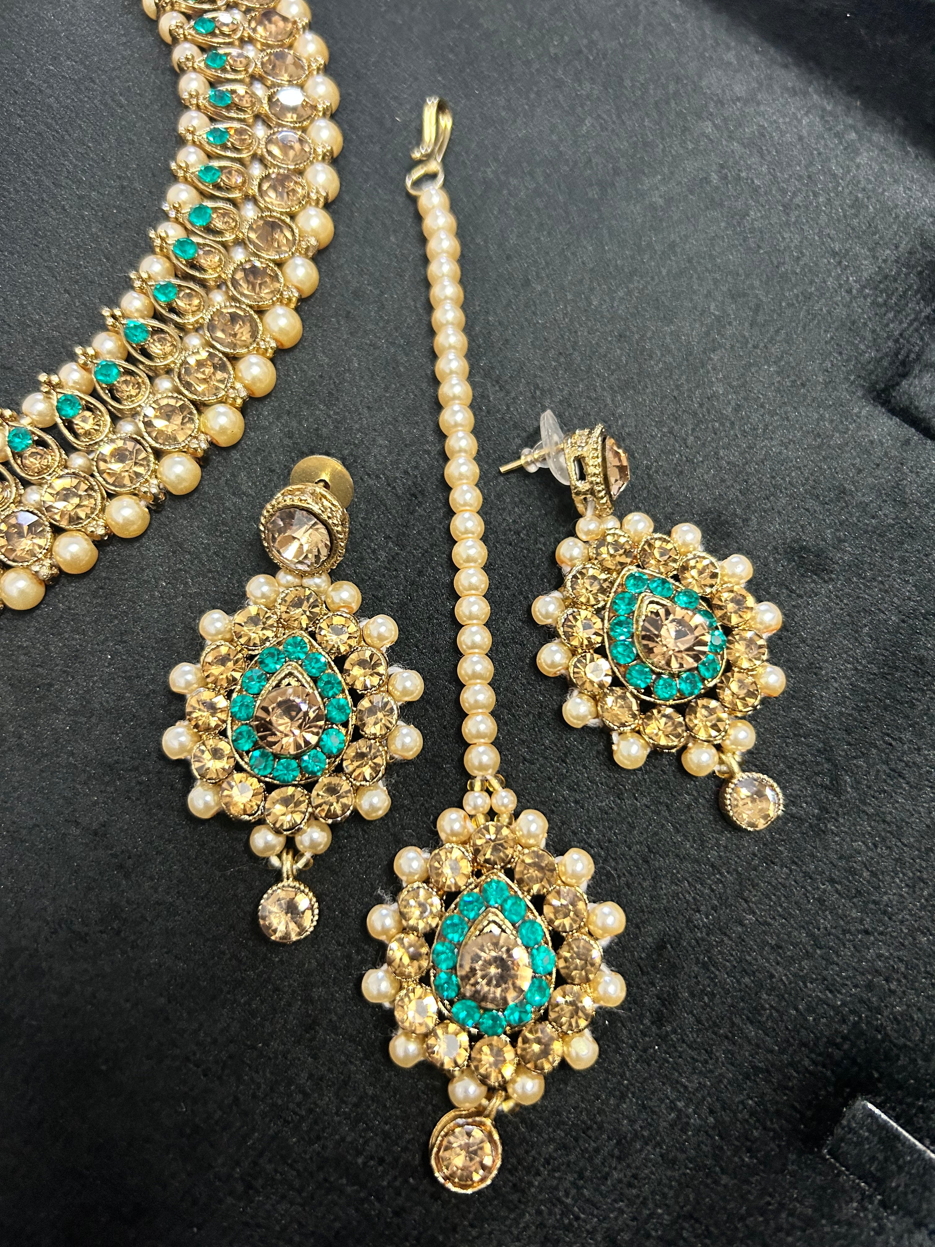 Beautiful Light Weight Teal/ Turquoise and Gold Necklace Set