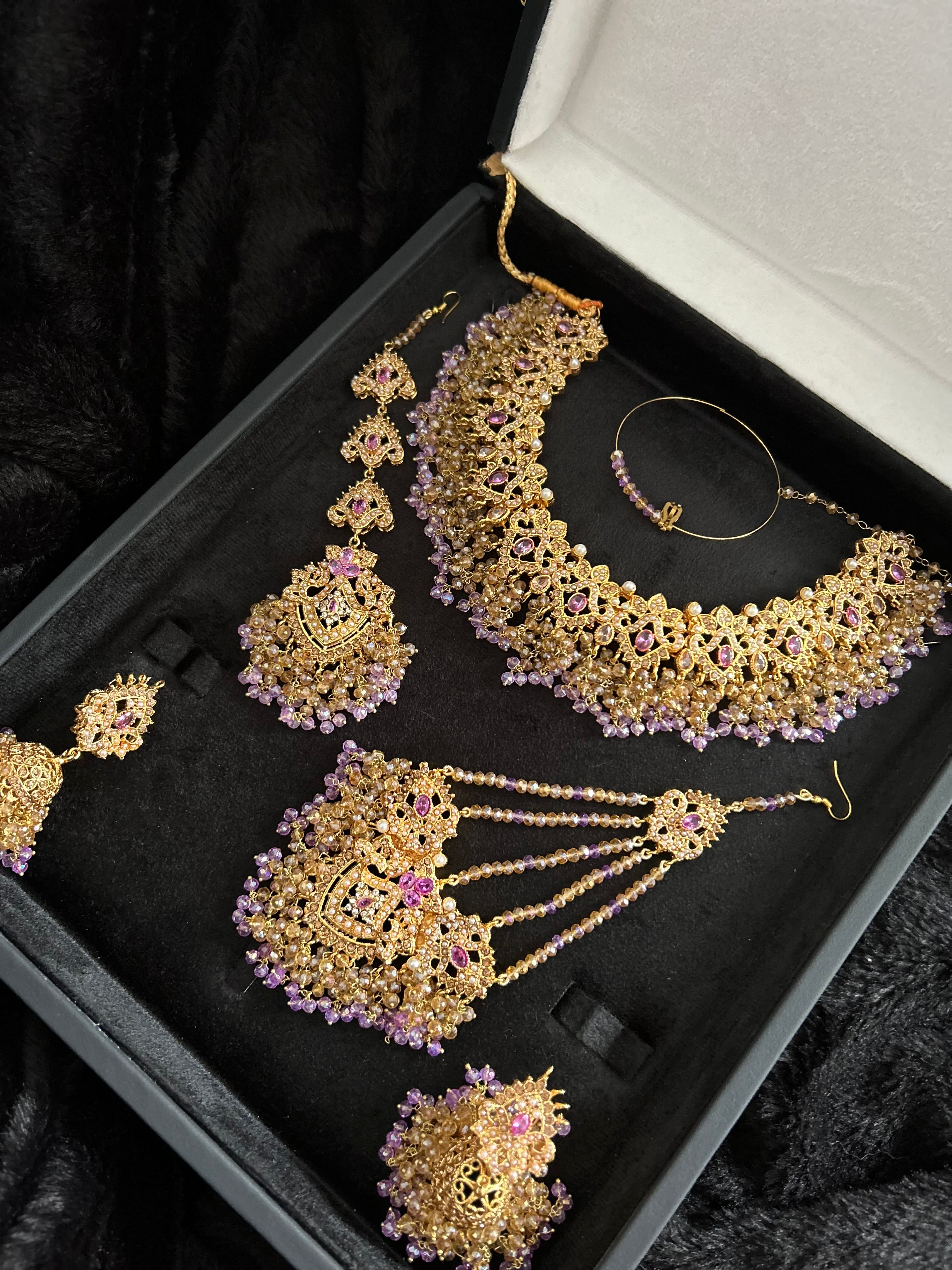 Lilac and Gold Jewellery Set with beautiful small Jhumkies and no Saharas