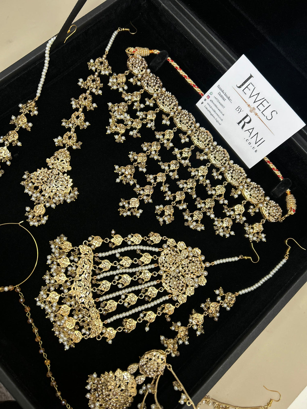 Vintage 22crt Gold Plated Choker Set Gold and White