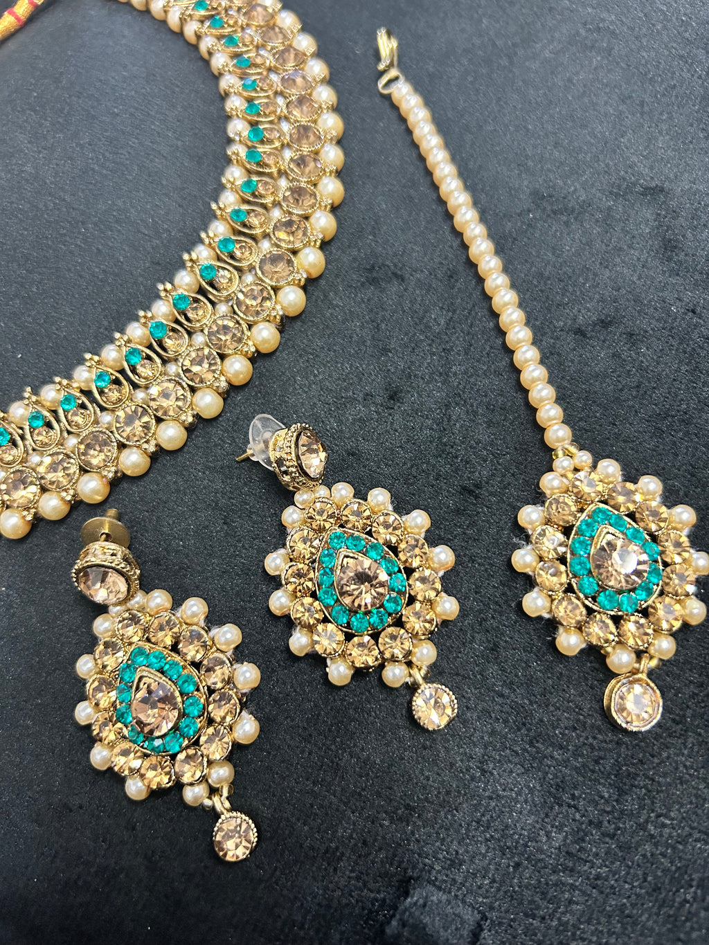 Beautiful Light Weight Teal/ Turquoise and Gold Necklace Set
