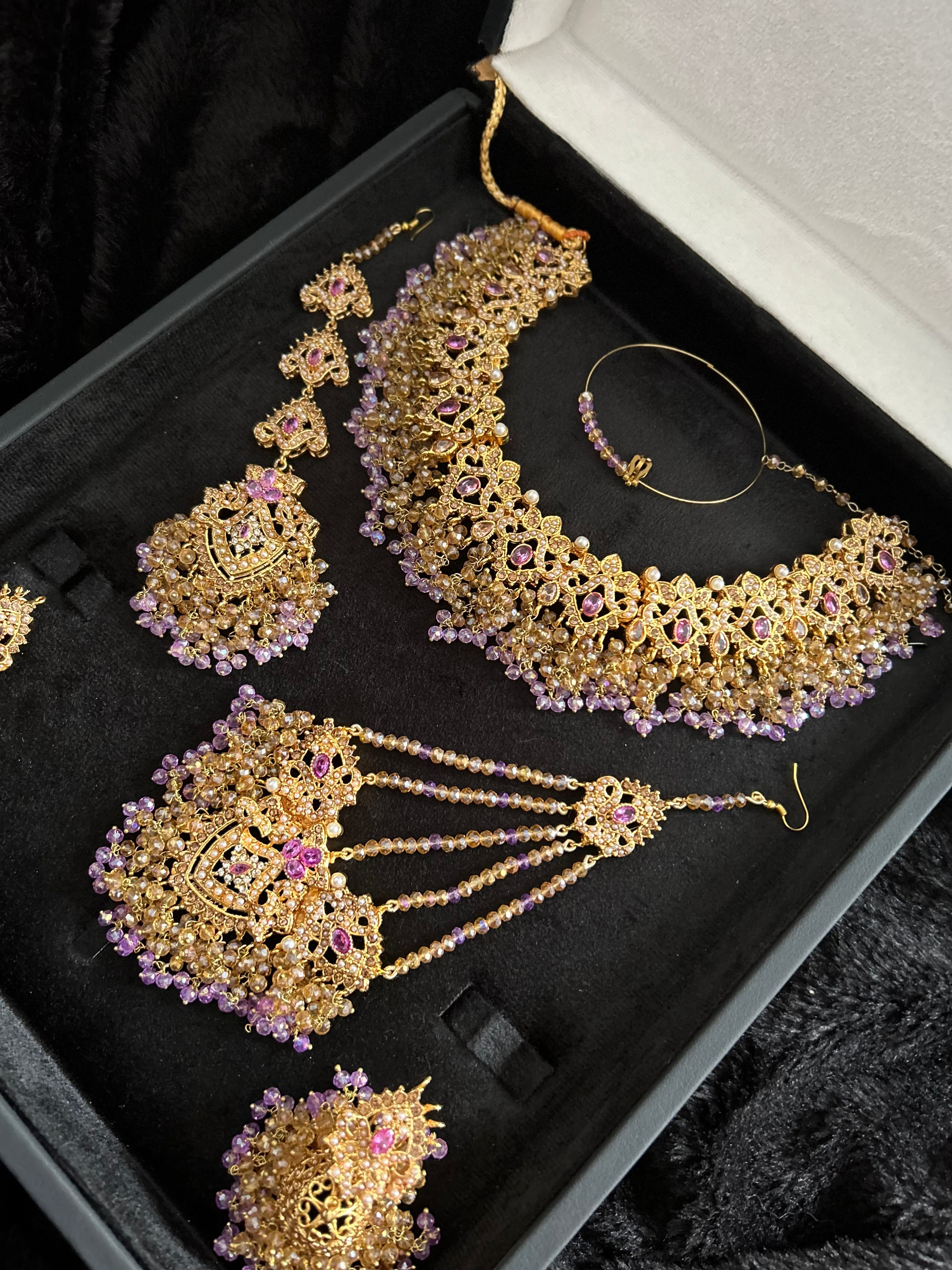 Lilac and Gold Jewellery Set with beautiful small Jhumkies and no Saharas