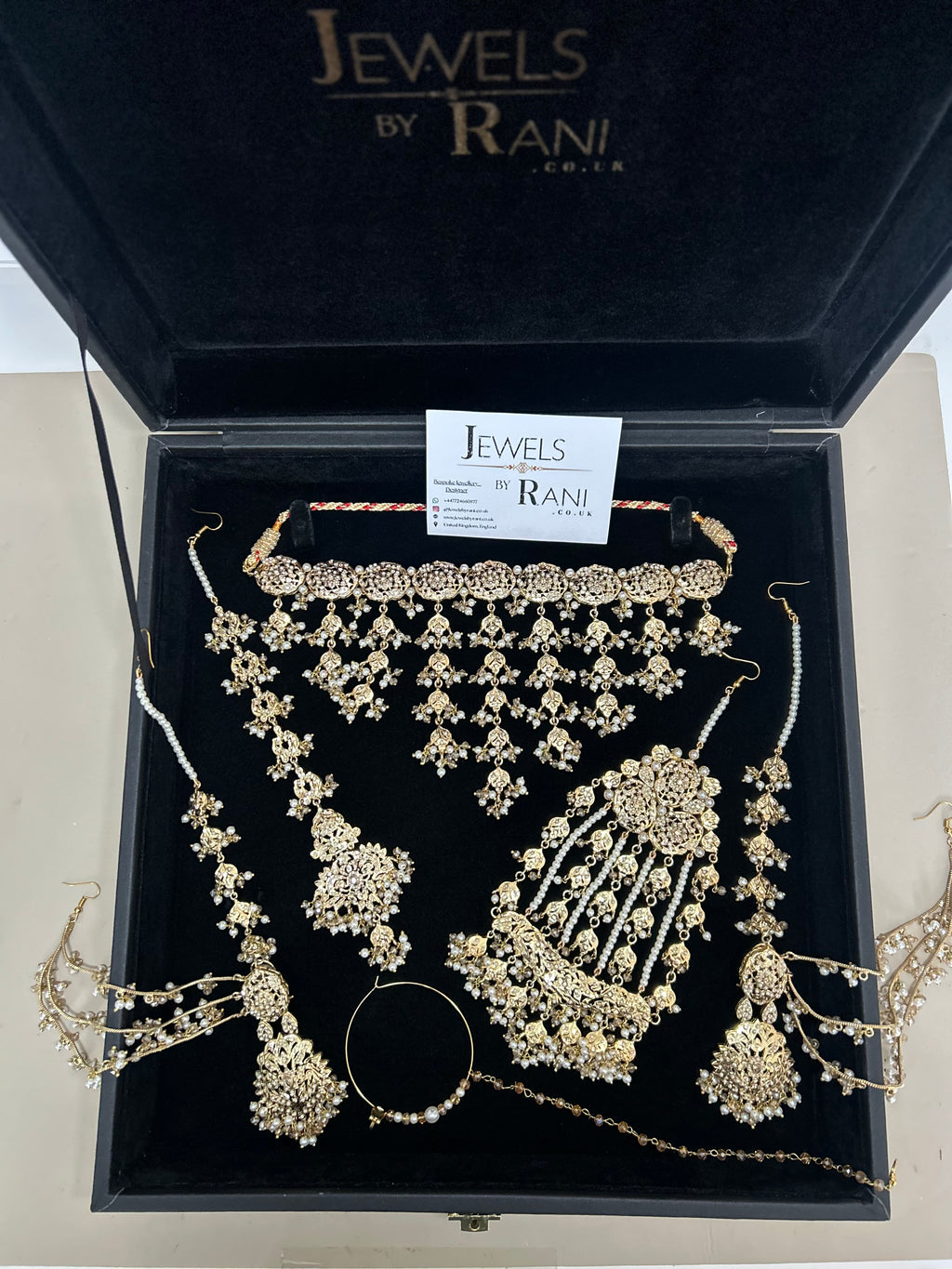 Vintage 22crt Gold Plated Choker Set Gold and White
